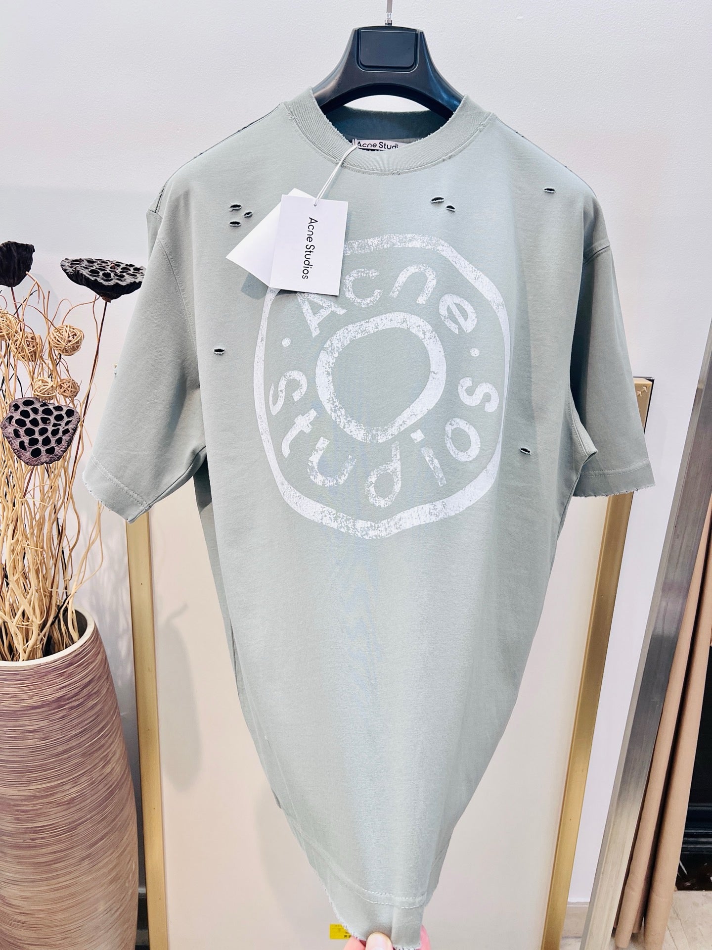 تي شيرت باللون الأخضر الداكن والرمادي