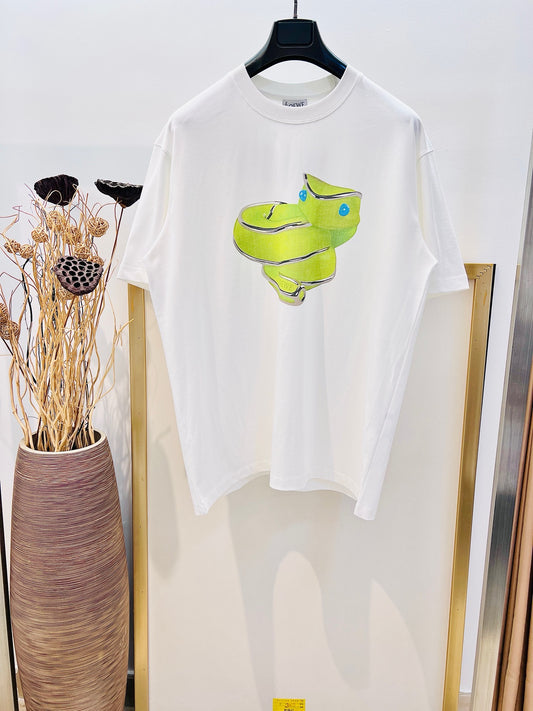 قميص أبيض وأزرق