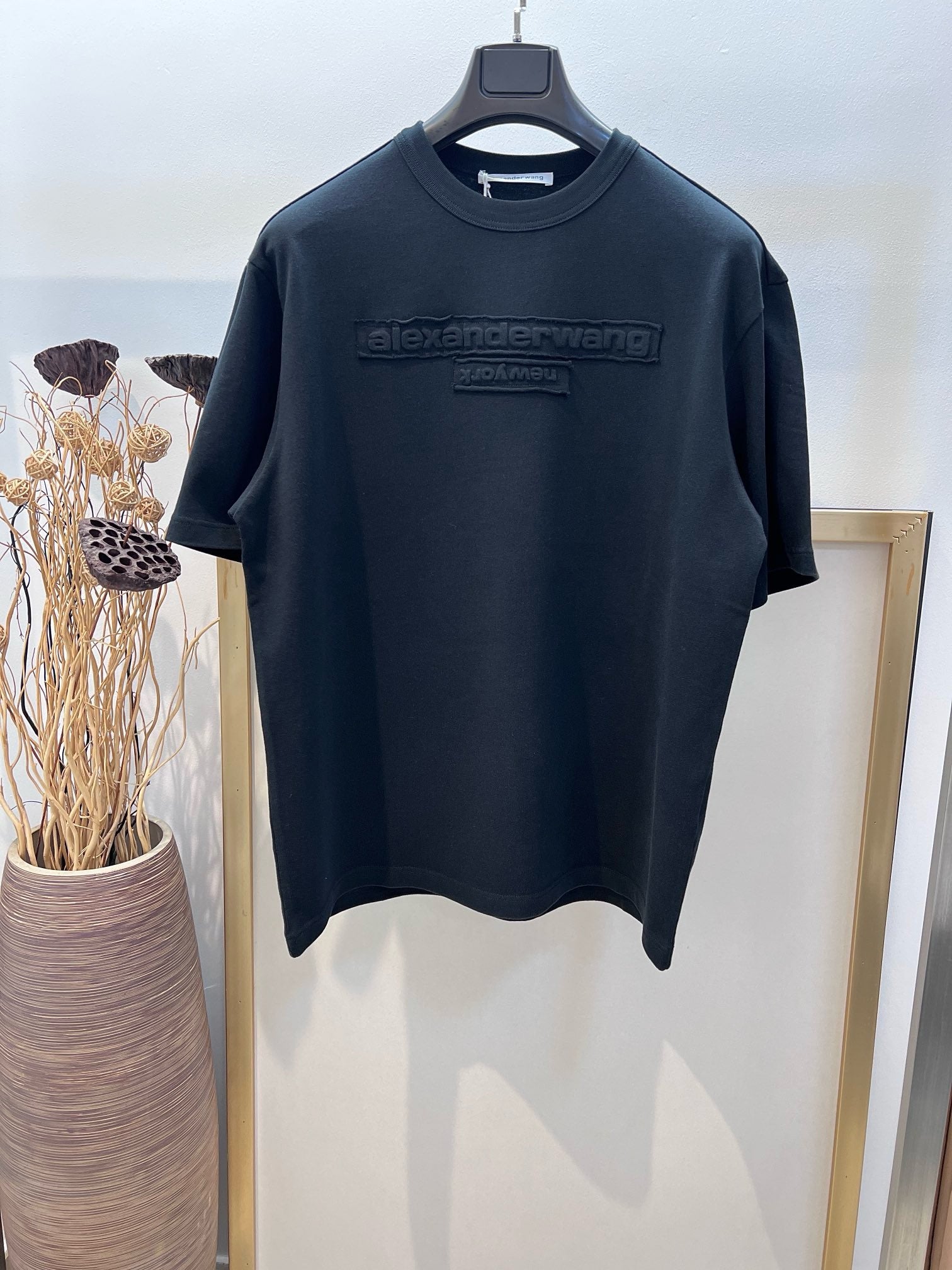 Schwarz-weißes T-Shirt
