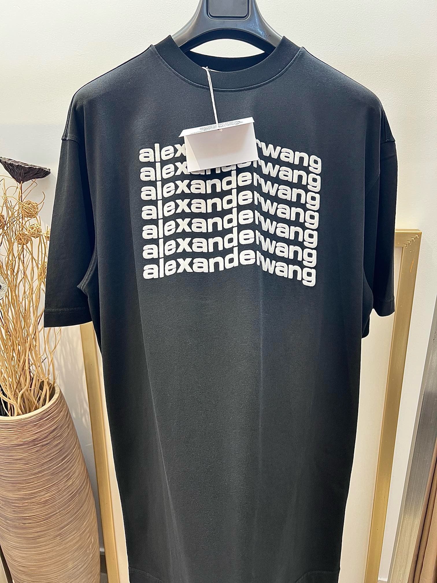Schwarz-weißes T-Shirt