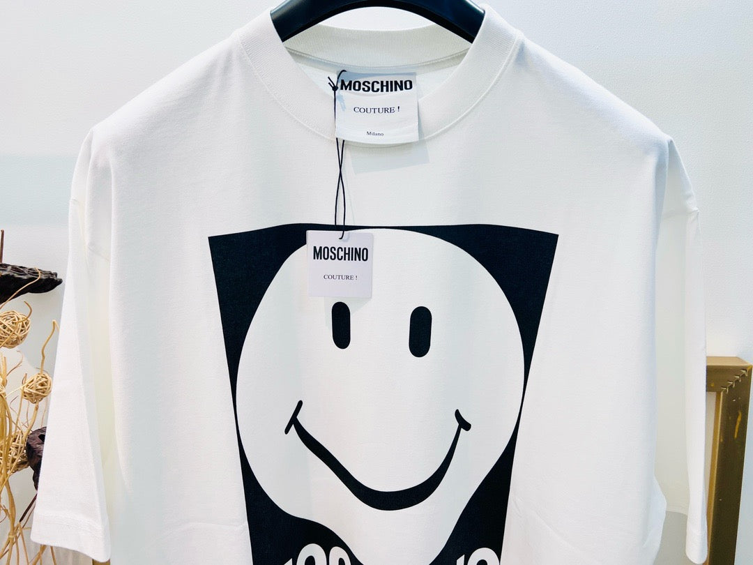 Schwarz-weißes T-Shirt