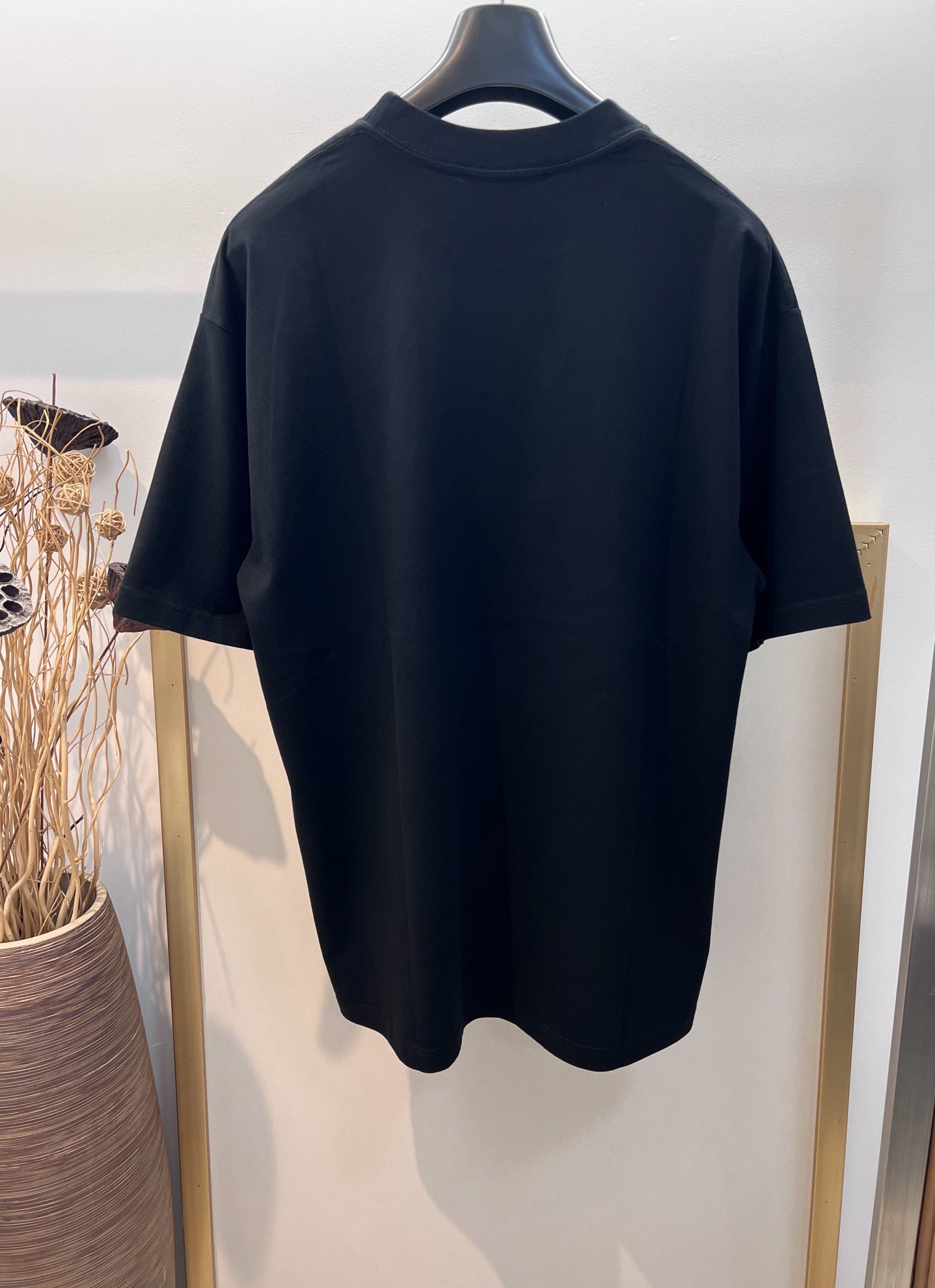 Schwarz-weißes T-Shirt