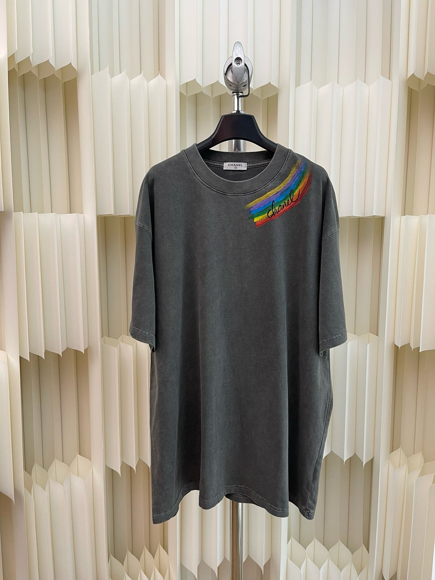 تي شيرت أسود داكن