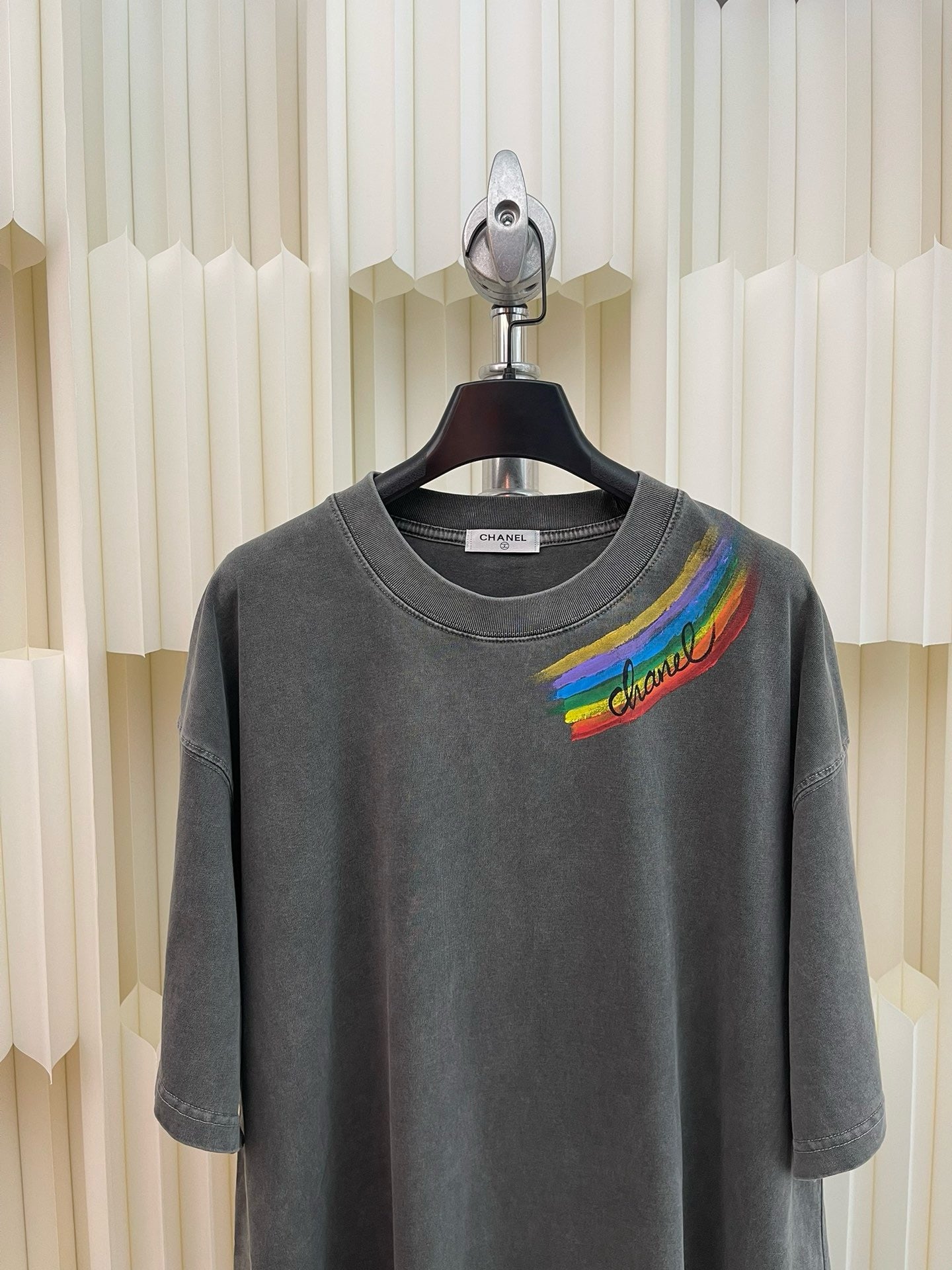 تي شيرت أسود داكن