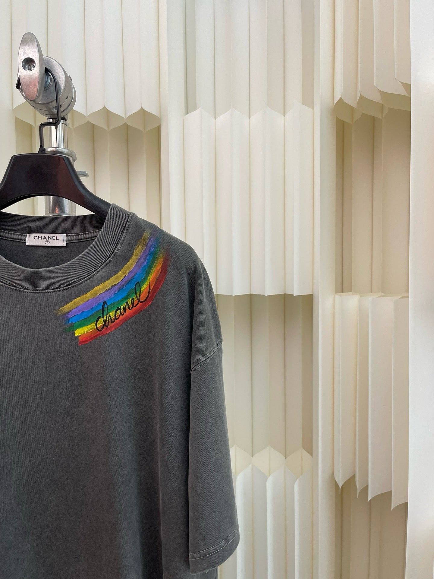 تي شيرت أسود داكن