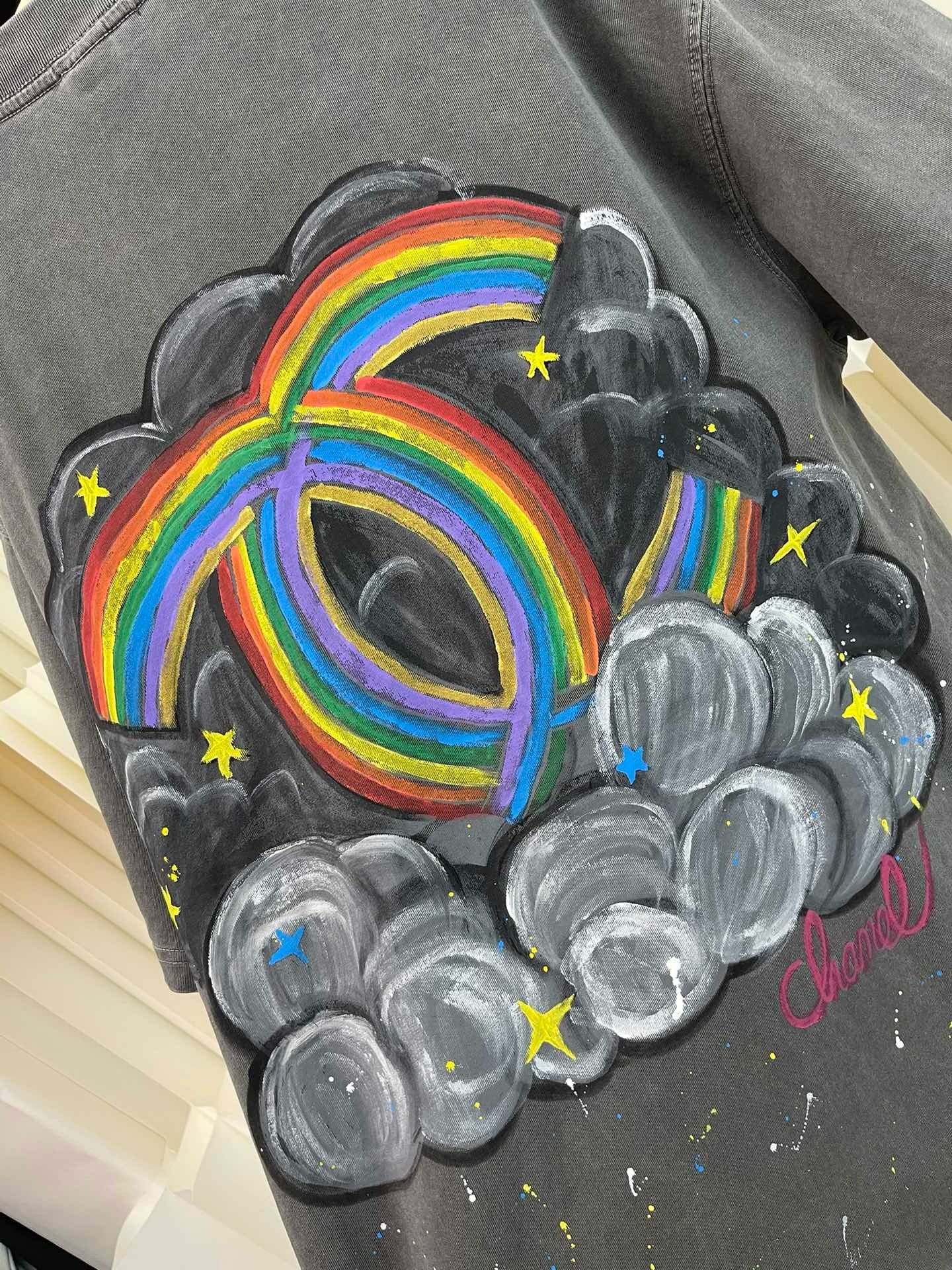 تي شيرت أسود داكن