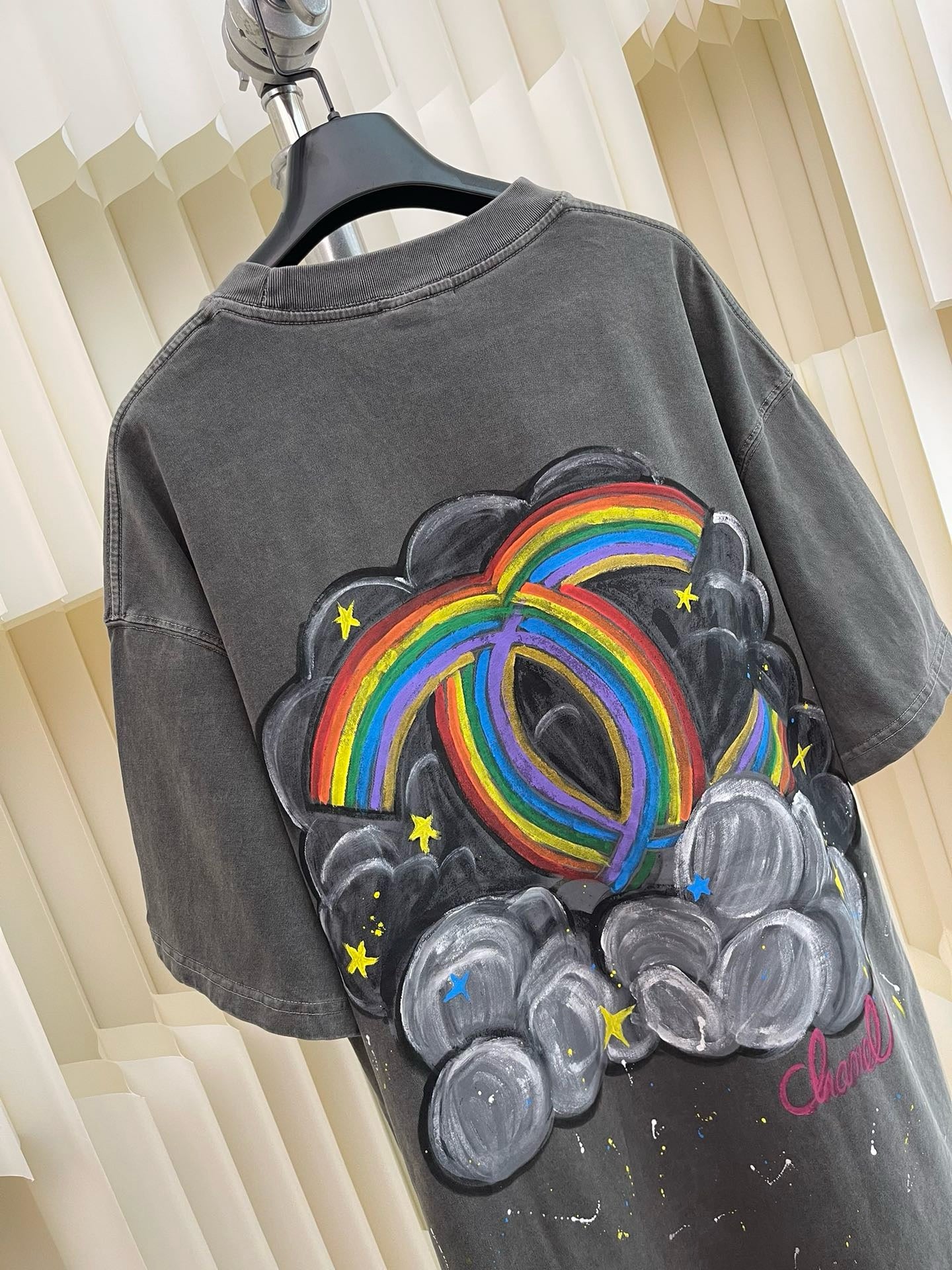 تي شيرت أسود داكن