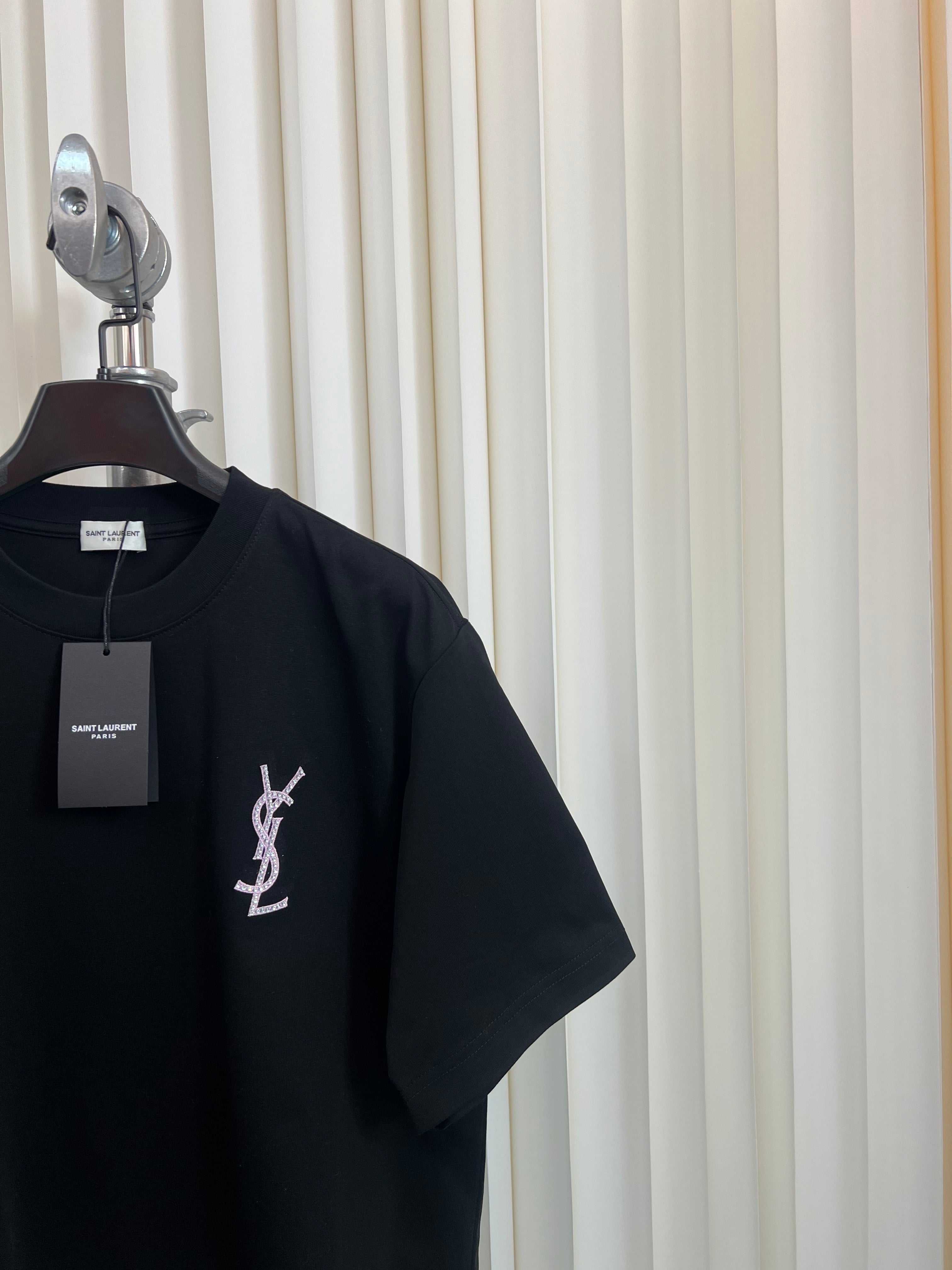 Black T-Shirt - FashionHype.xyz