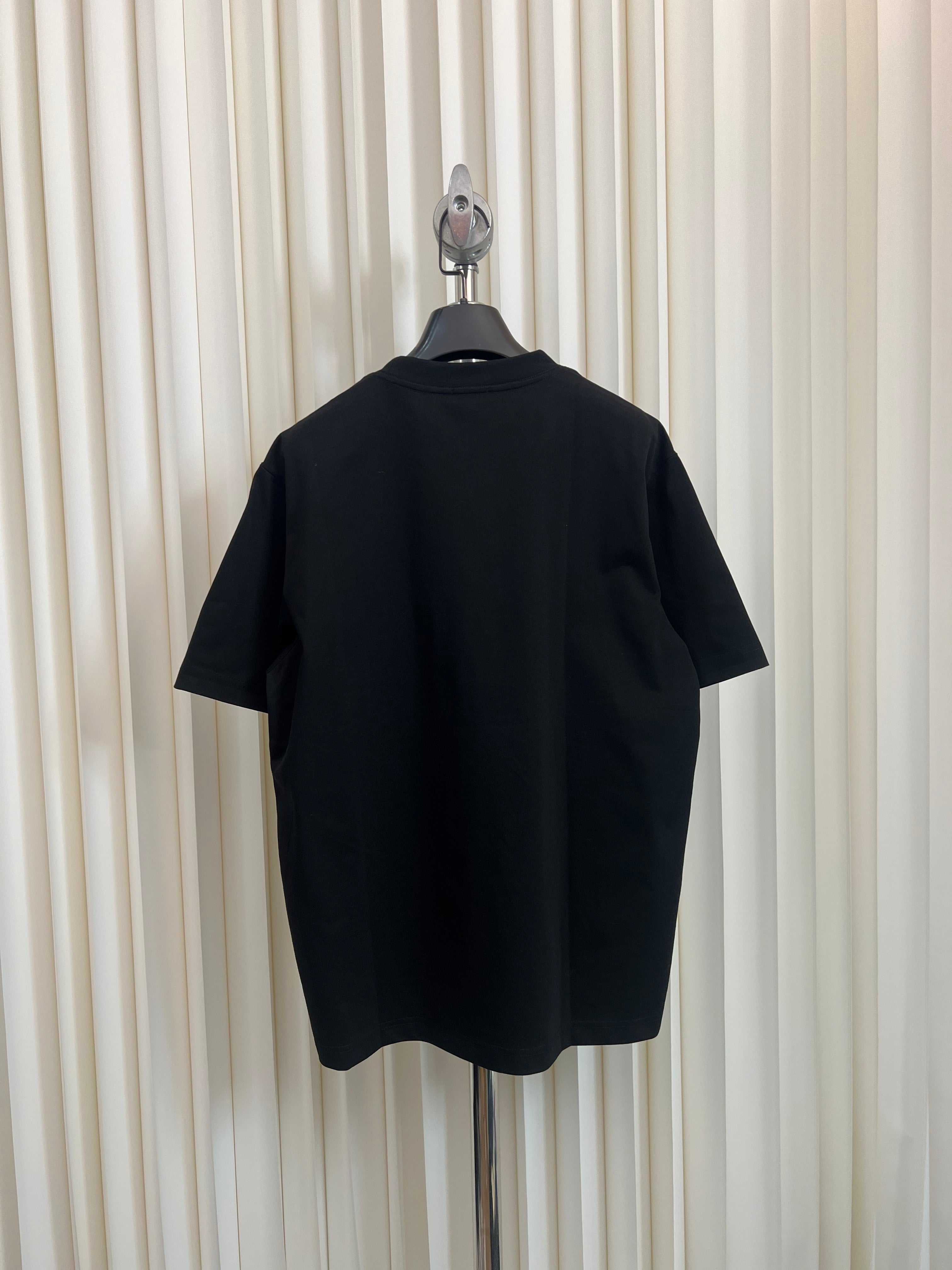Black T-Shirt - FashionHype.xyz