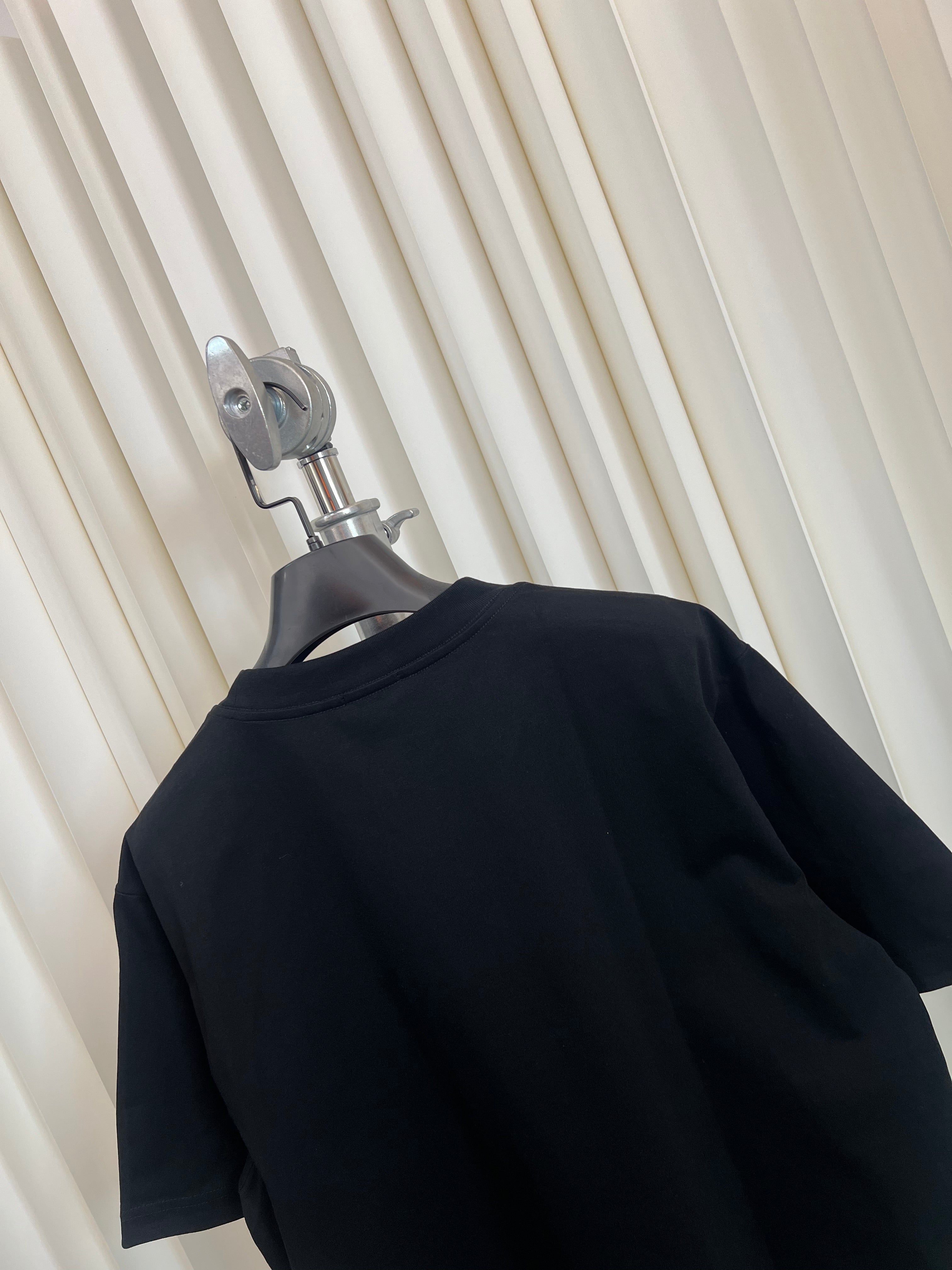 Black T-Shirt - FashionHype.xyz