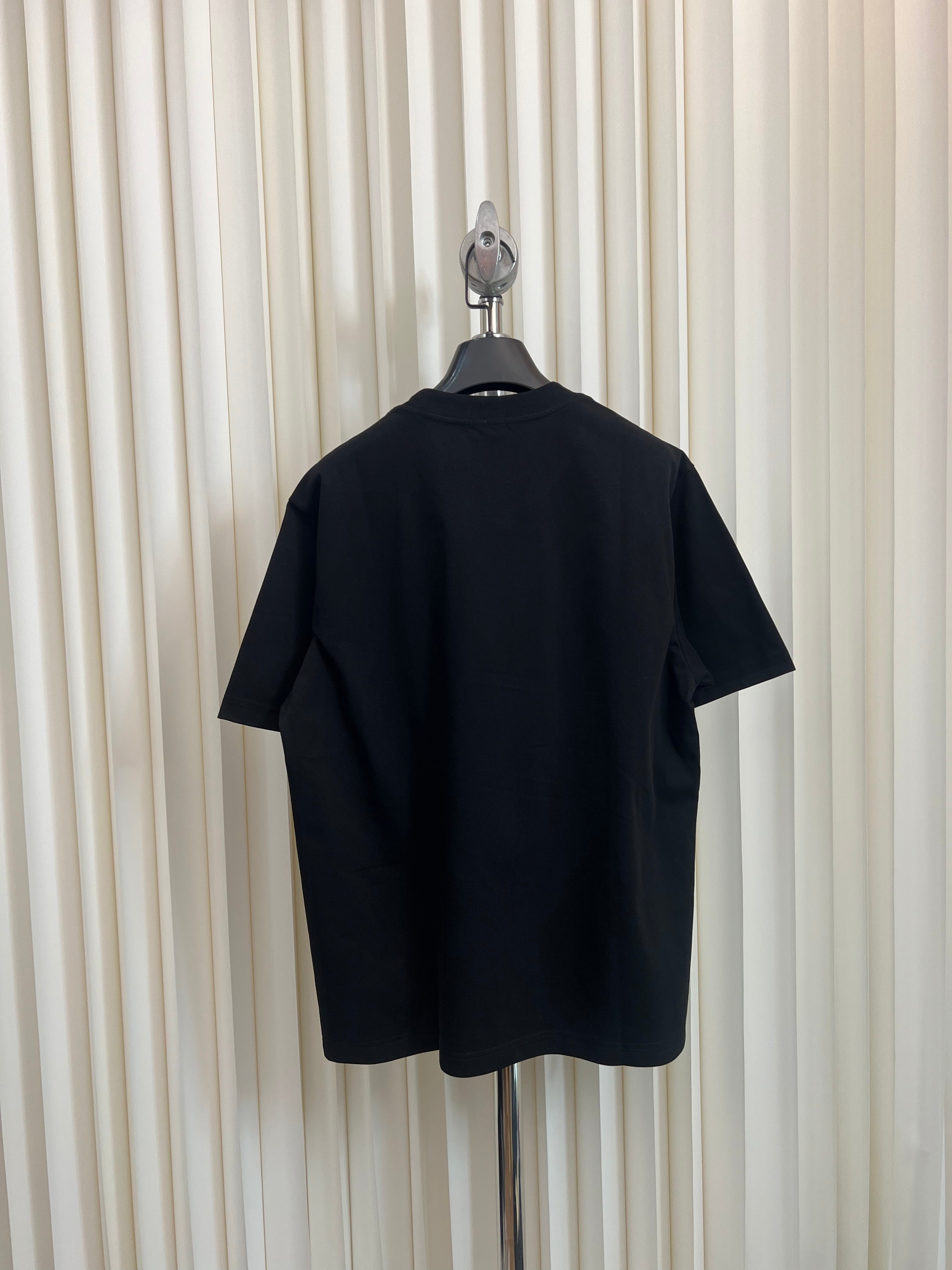 Black T-Shirt - FashionHype.xyz