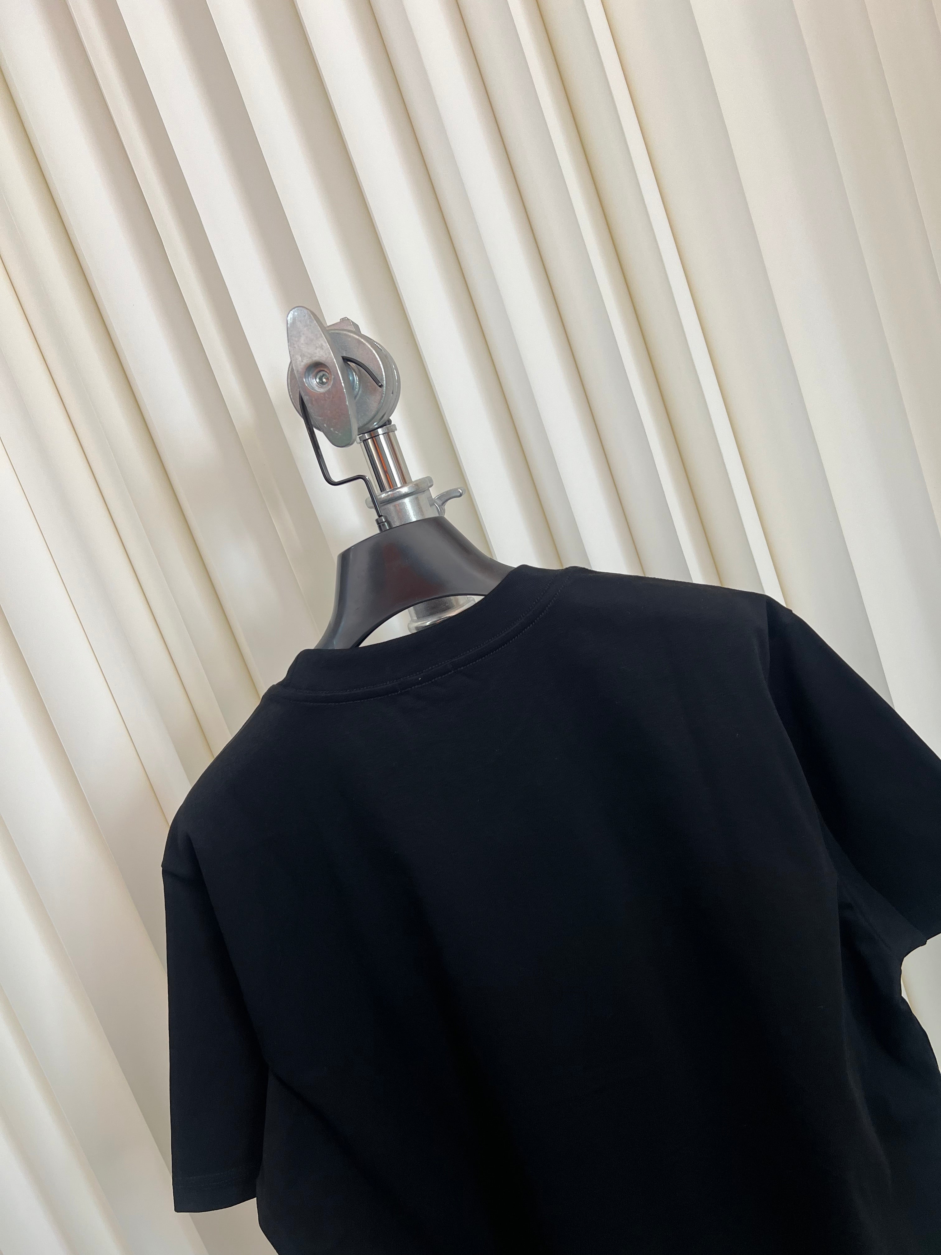 Black T-Shirt - FashionHype.xyz