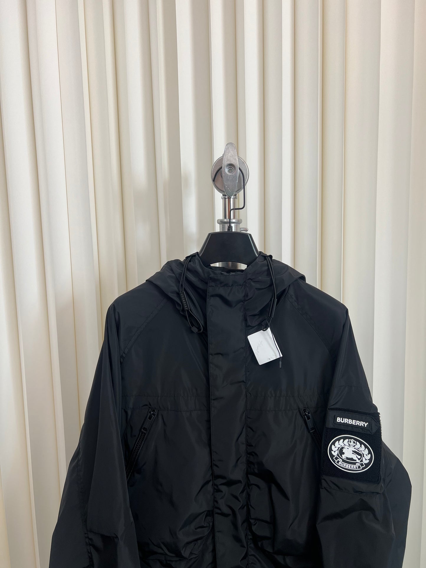 سترة سوداء وخضراء داكنة