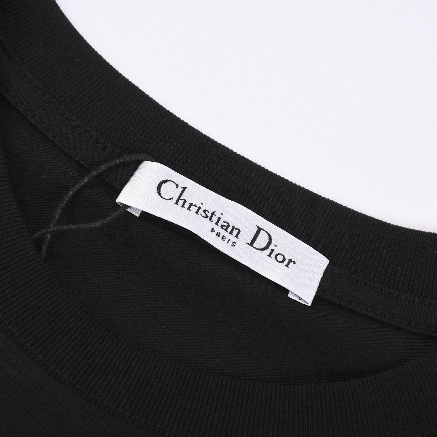 Schwarz-weißes T-Shirt