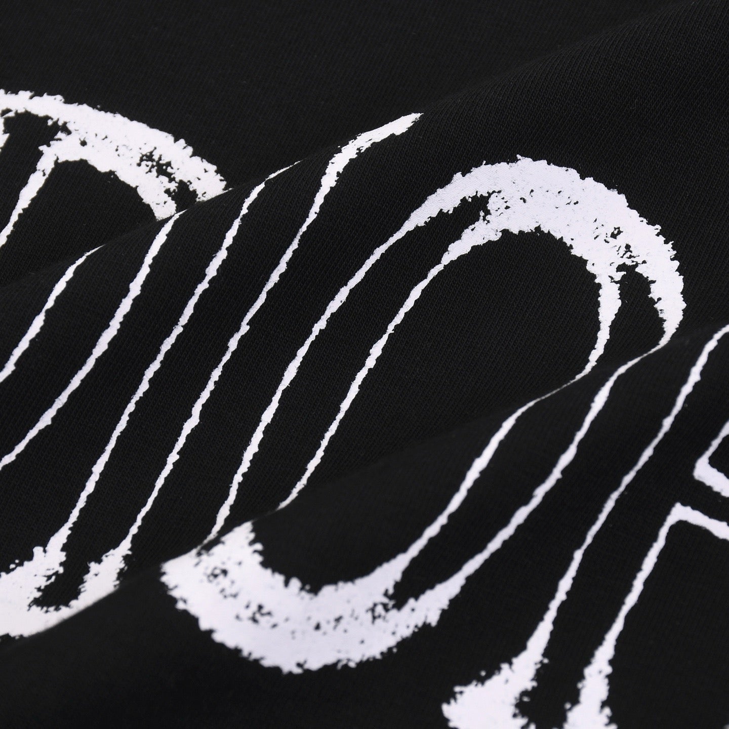 Schwarz-weißes T-Shirt