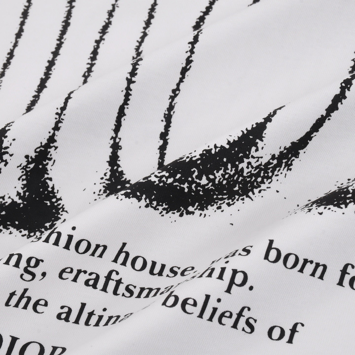 Schwarz-weißes T-Shirt