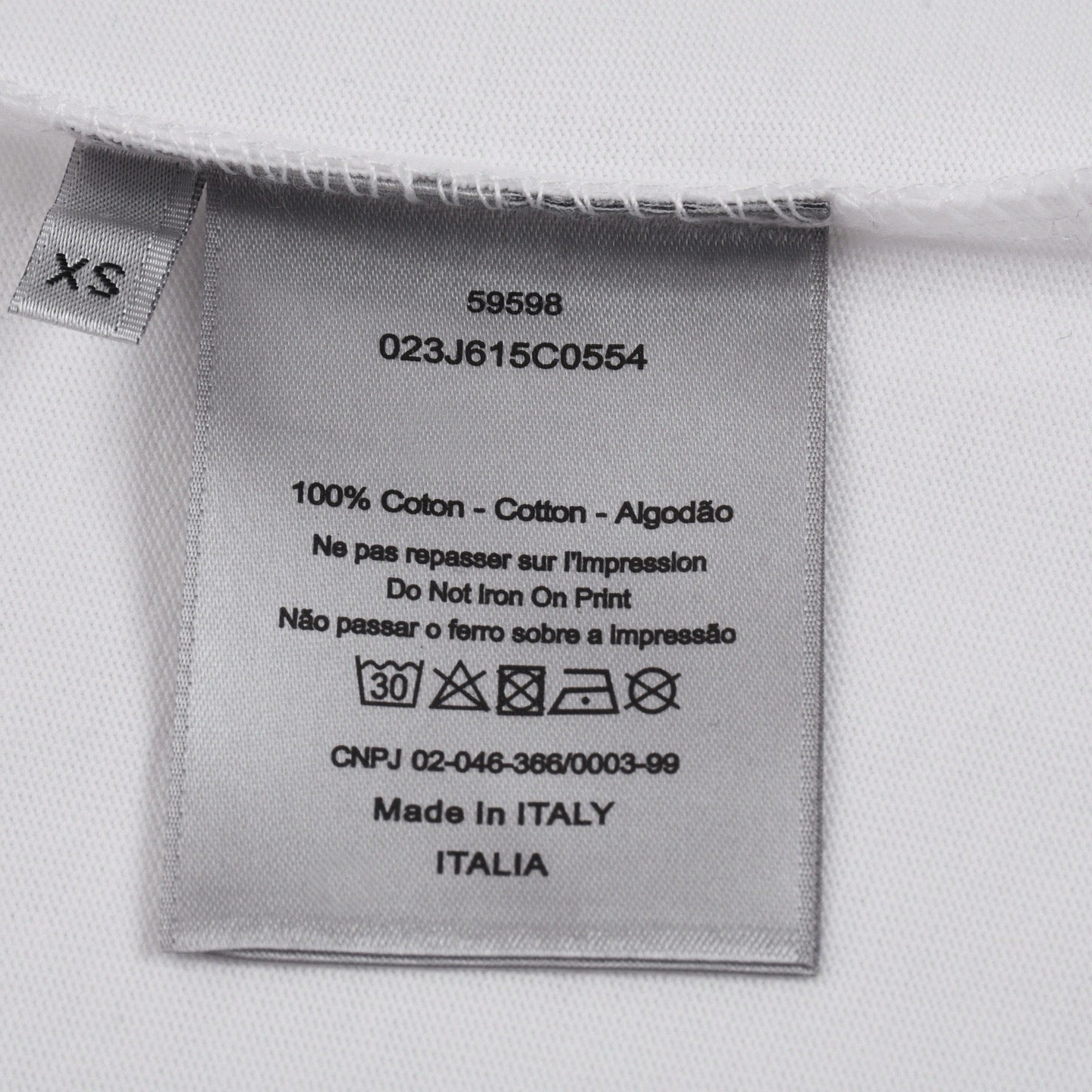 Schwarz-weißes T-Shirt