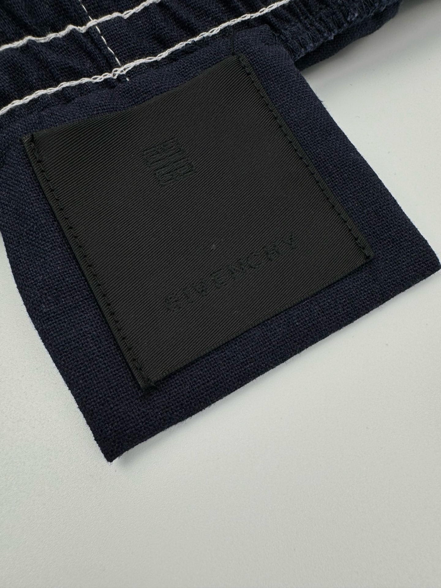 شورت أزرق غامق