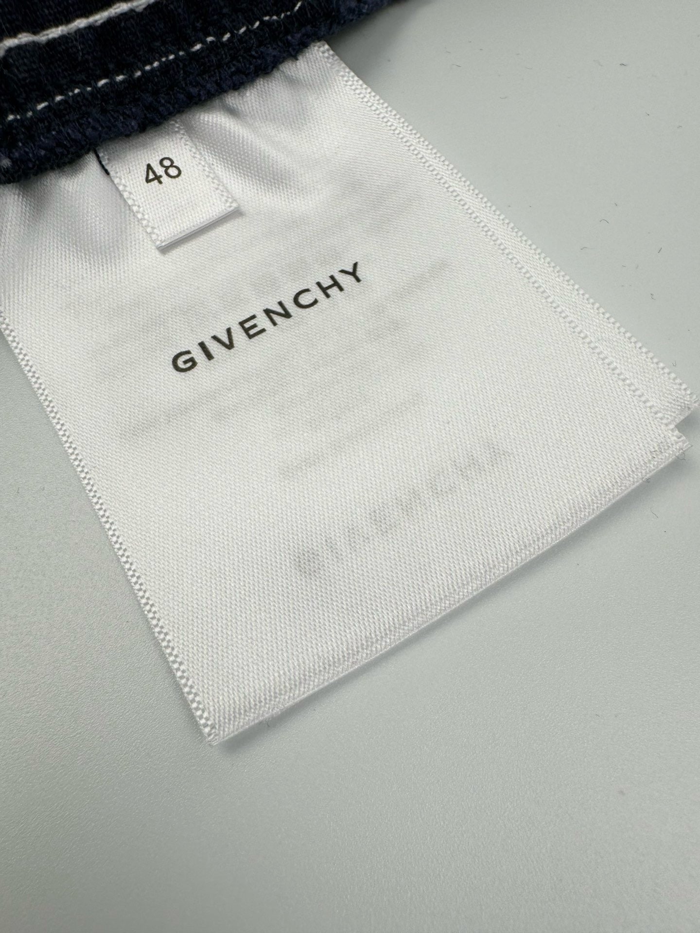 شورت أزرق غامق