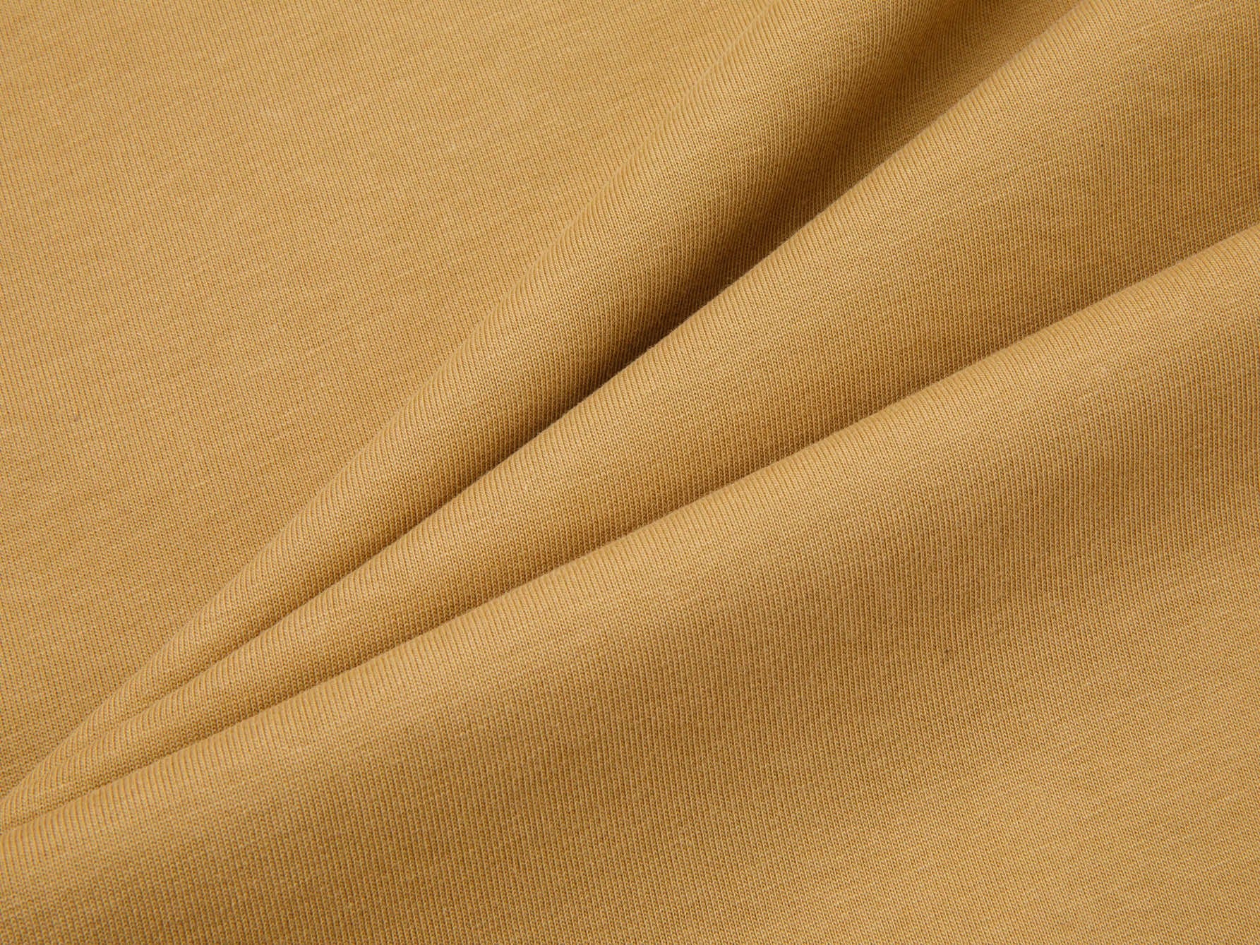 Schwarzes und khakifarbenes T-Shirt