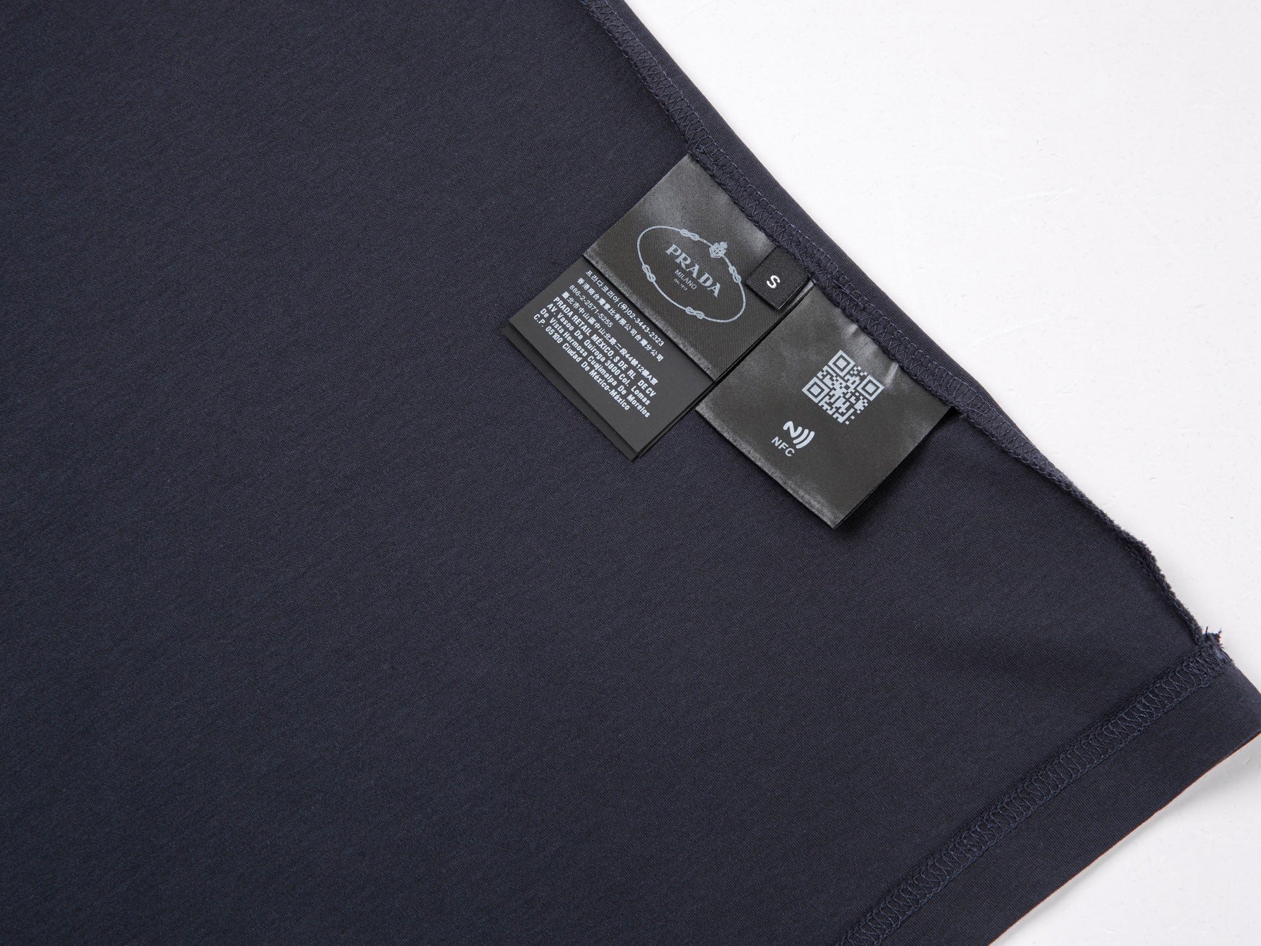 Black T-Shirt - Size M - FashionHype.xyz