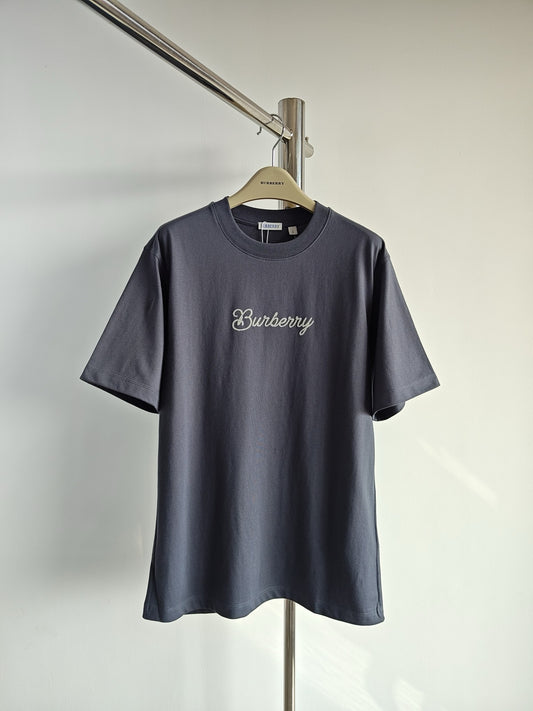 Schwarz-weißes T-Shirt