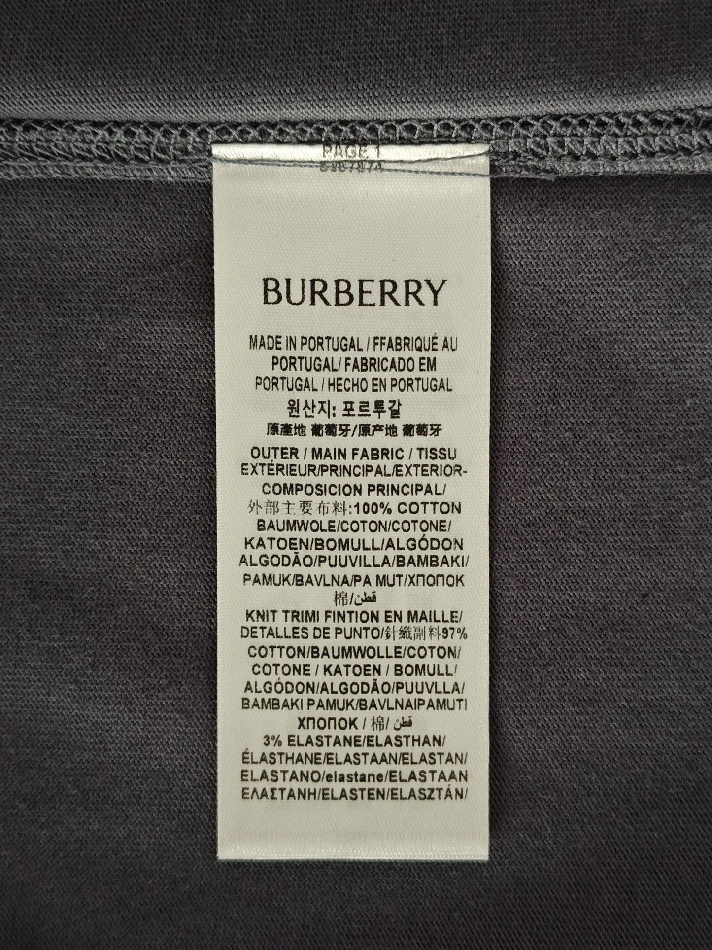 Schwarz-weißes T-Shirt