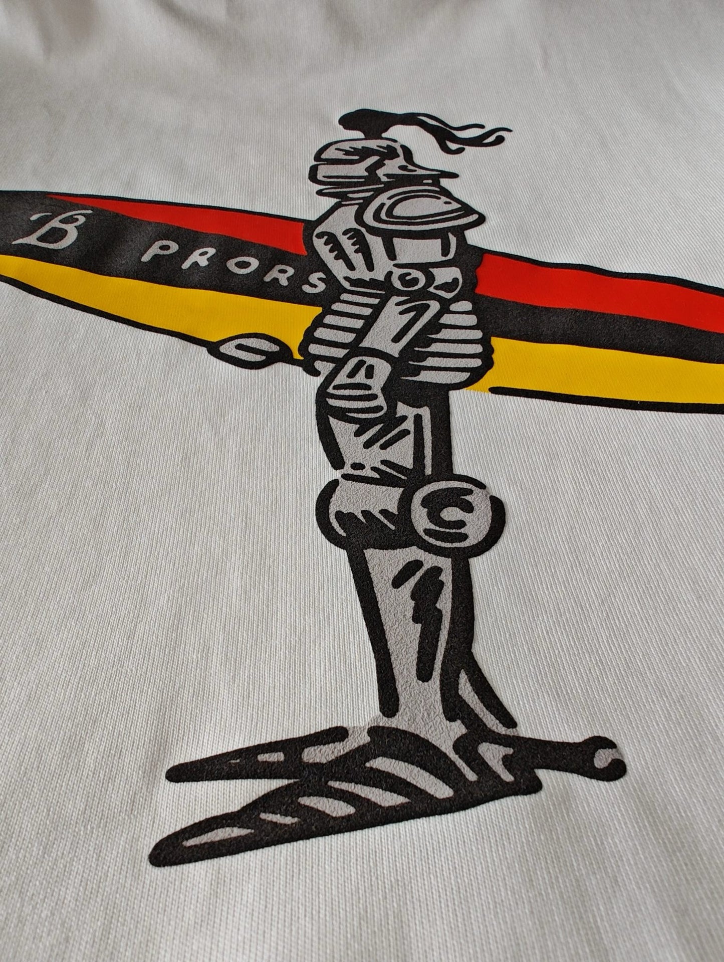 Schwarz-weißes T-Shirt