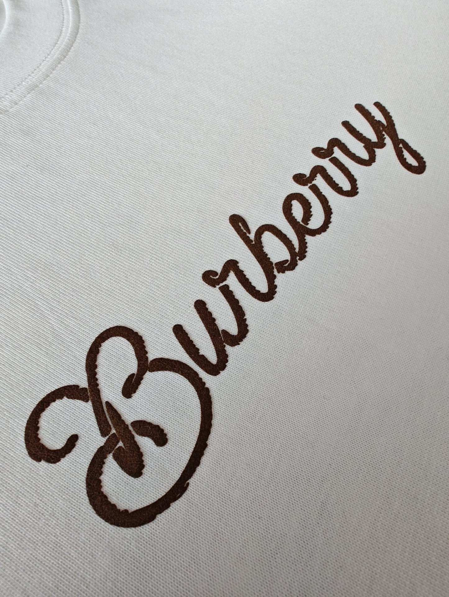 Schwarz-weißes T-Shirt