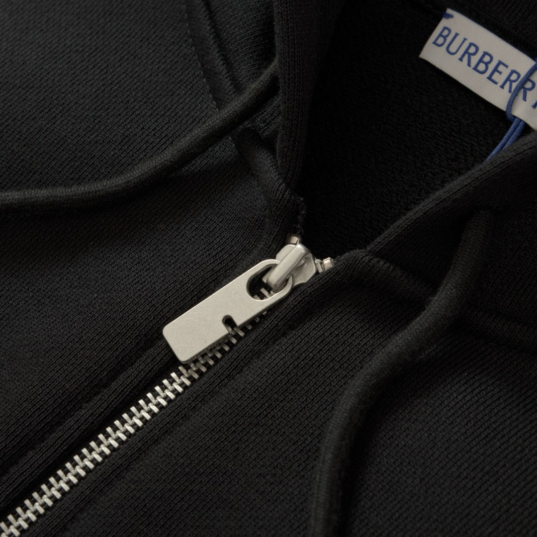 Schwarze und dunkelblaue Jacke