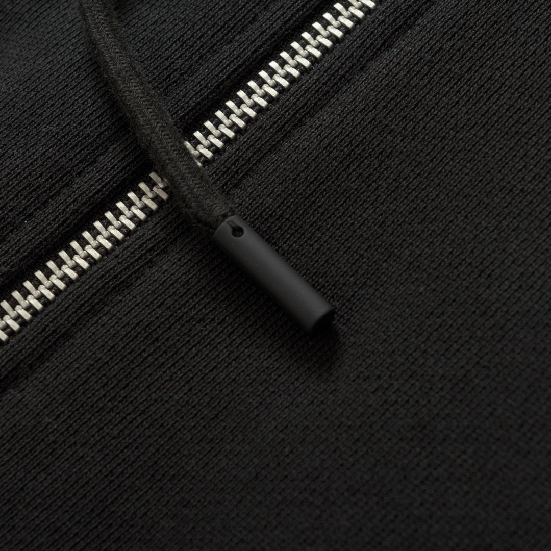 Schwarze und dunkelblaue Jacke