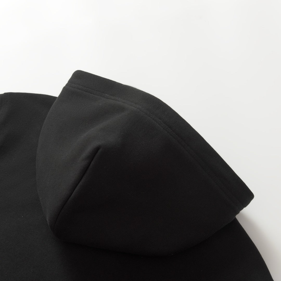 Schwarze und dunkelblaue Jacke