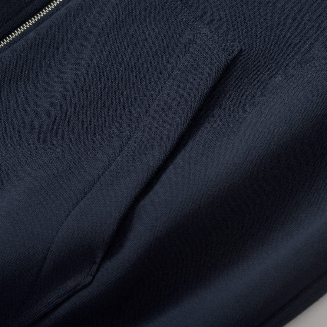 Schwarze und dunkelblaue Jacke