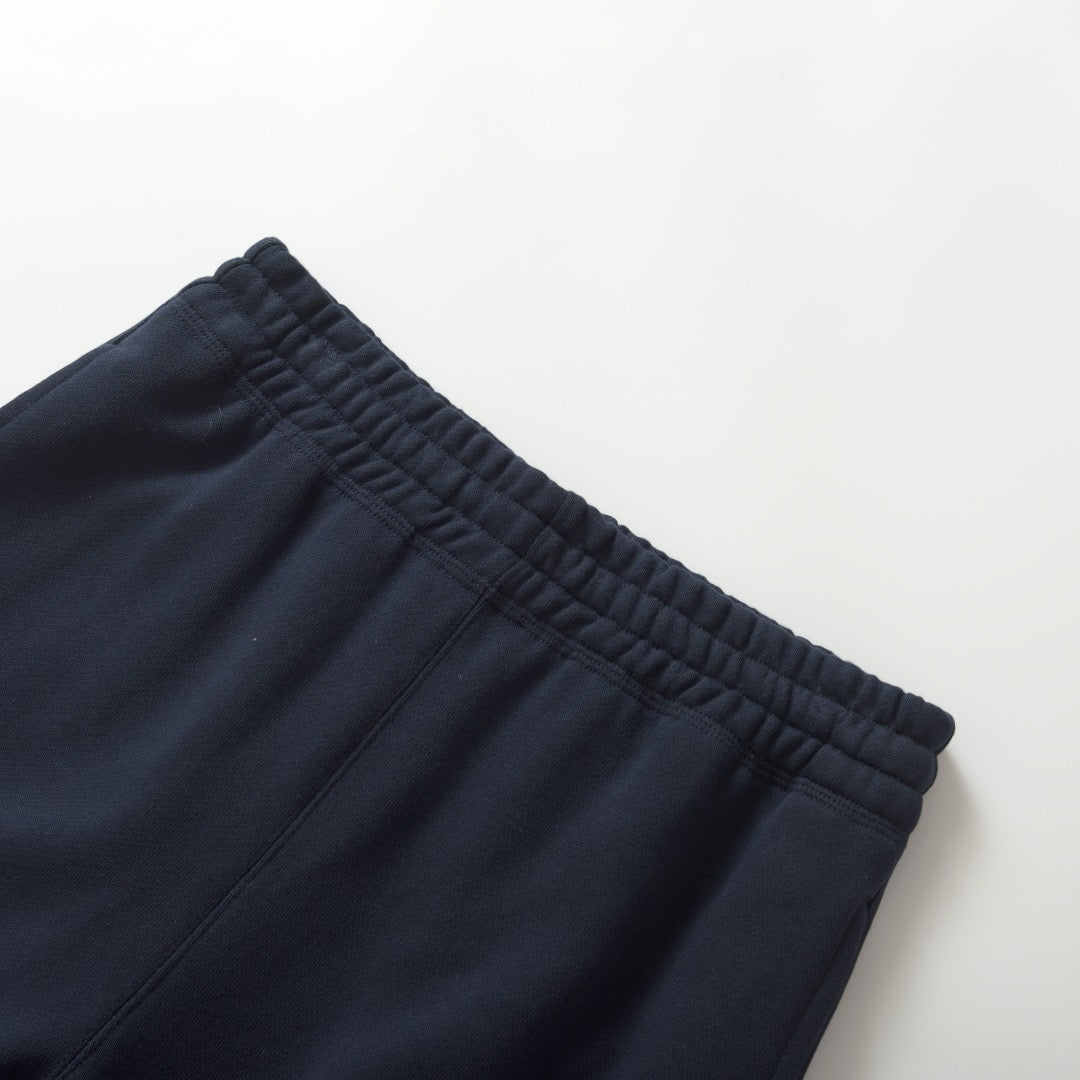 Schwarze und dunkelblaue Hose