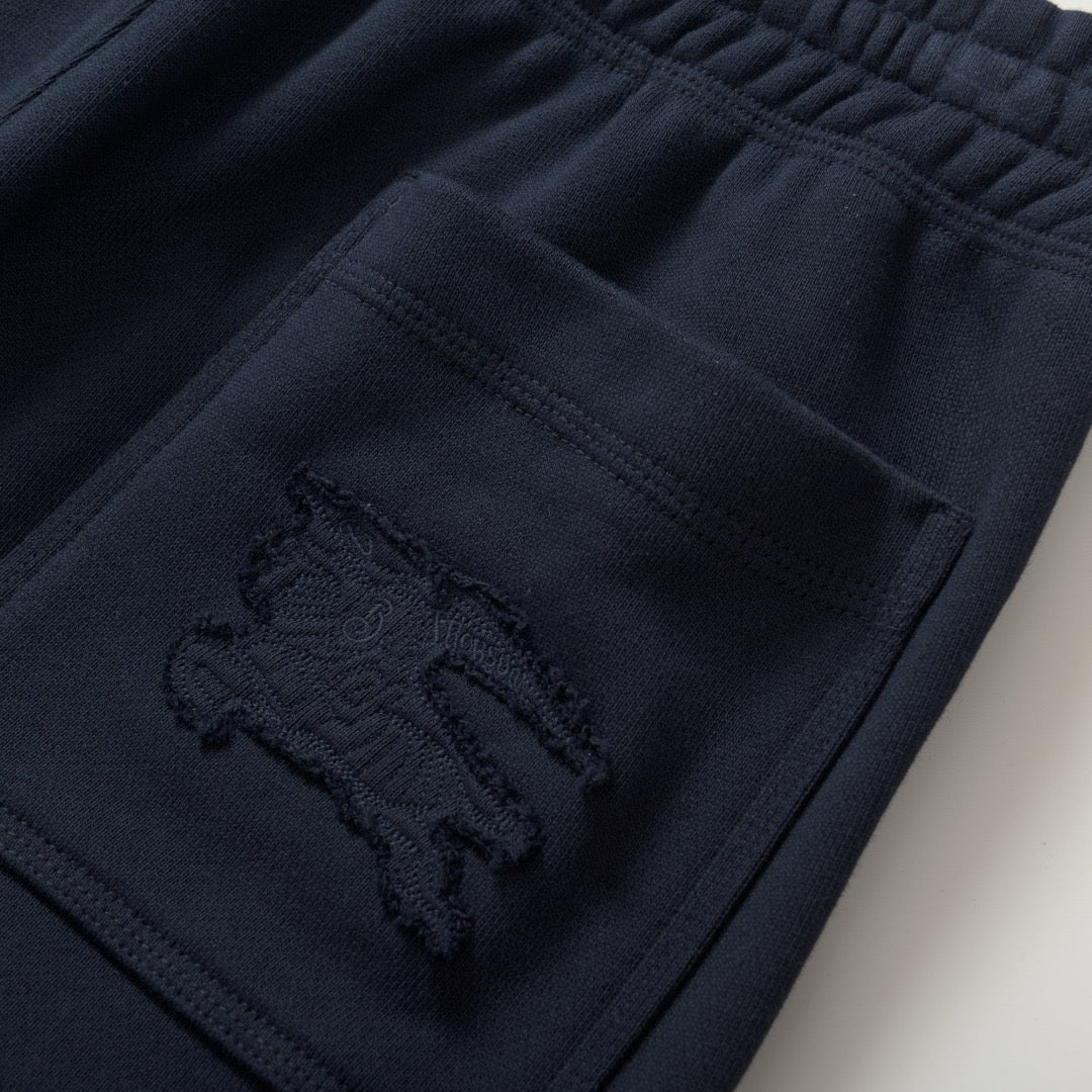 Schwarze und dunkelblaue Hose
