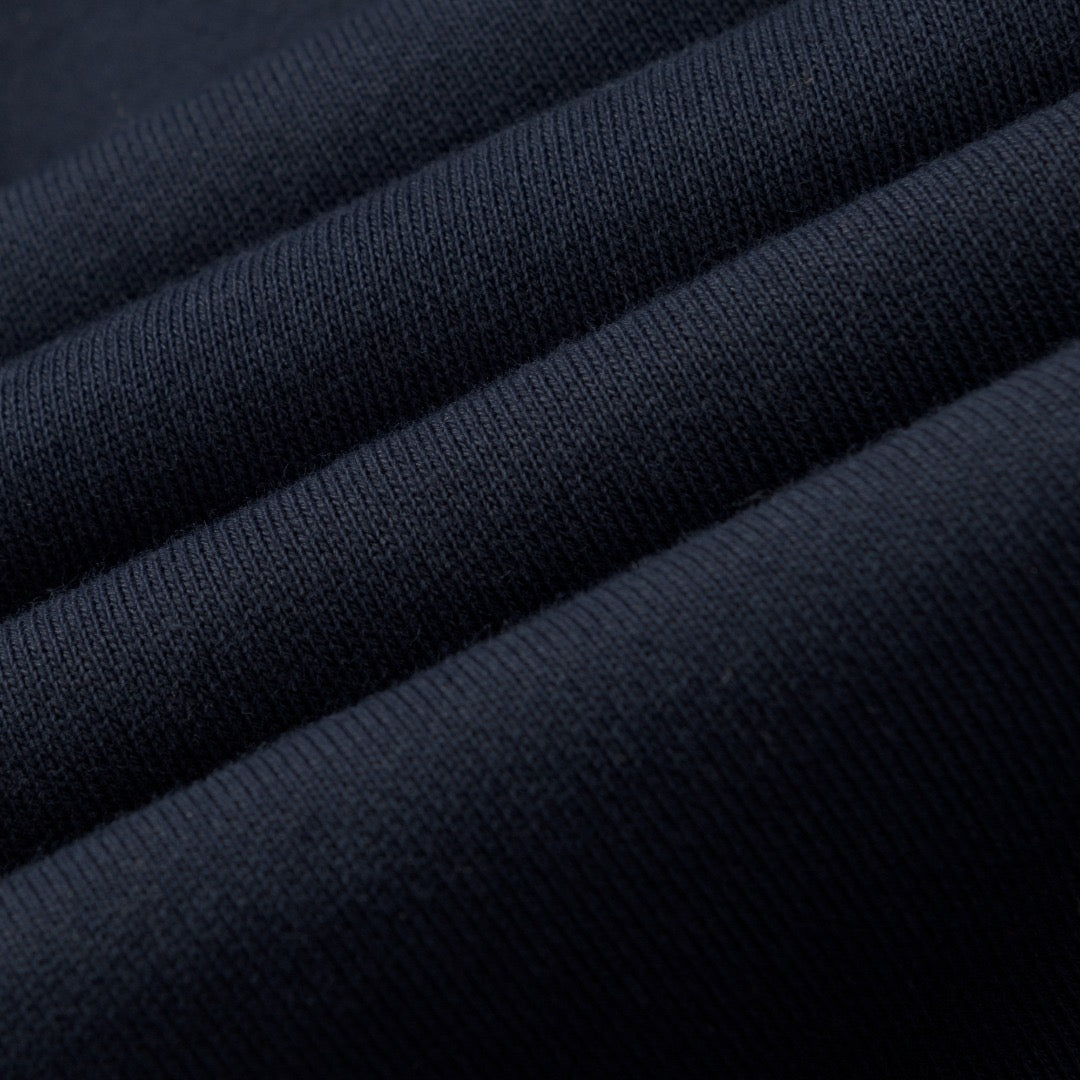 Schwarze und dunkelblaue Hose
