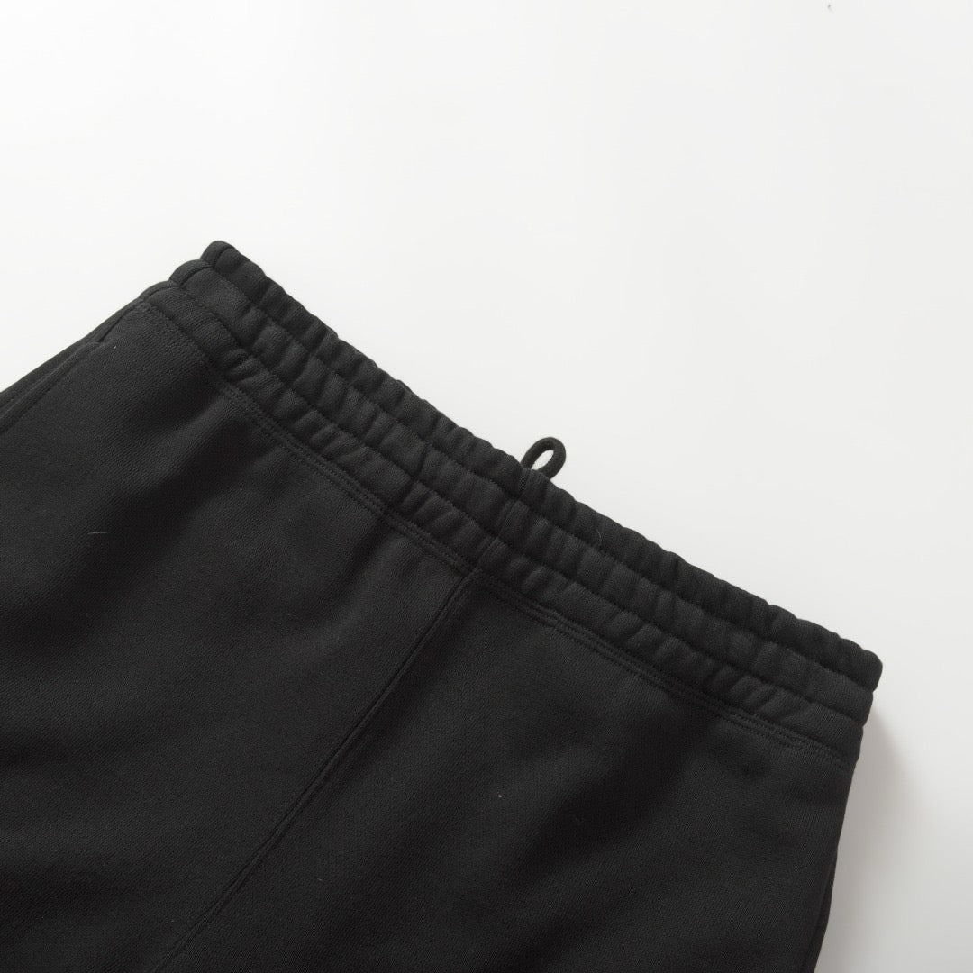 Schwarze und dunkelblaue Hose
