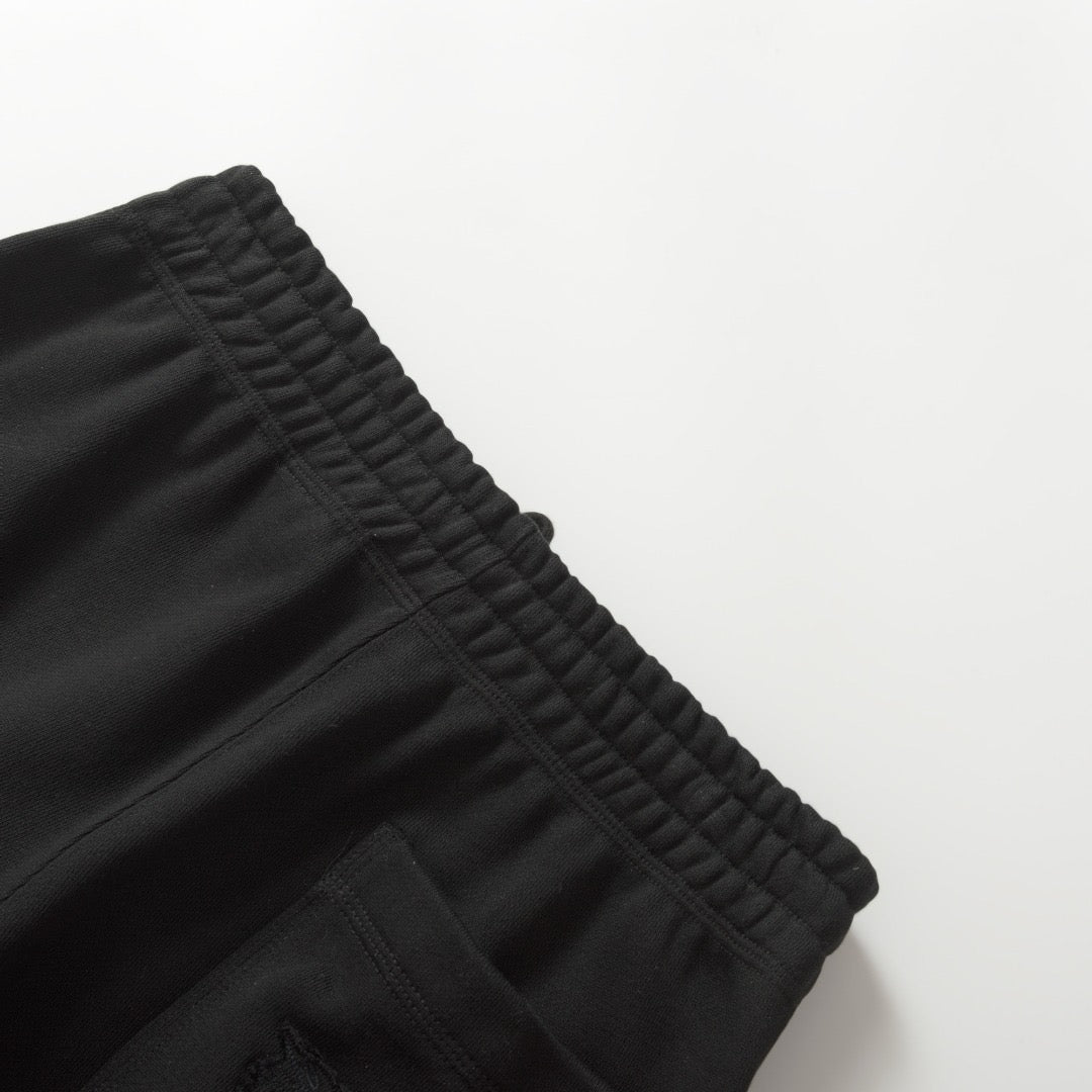 Schwarze und dunkelblaue Hose