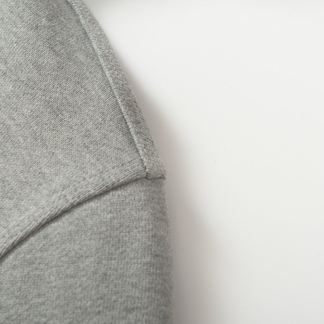 Schwarze und graue Jacke