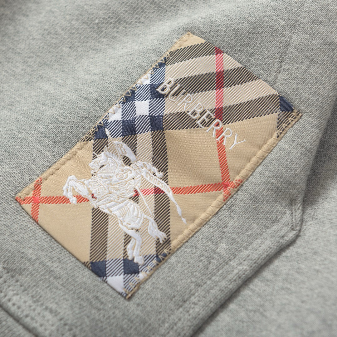 Schwarze und graue Jacke