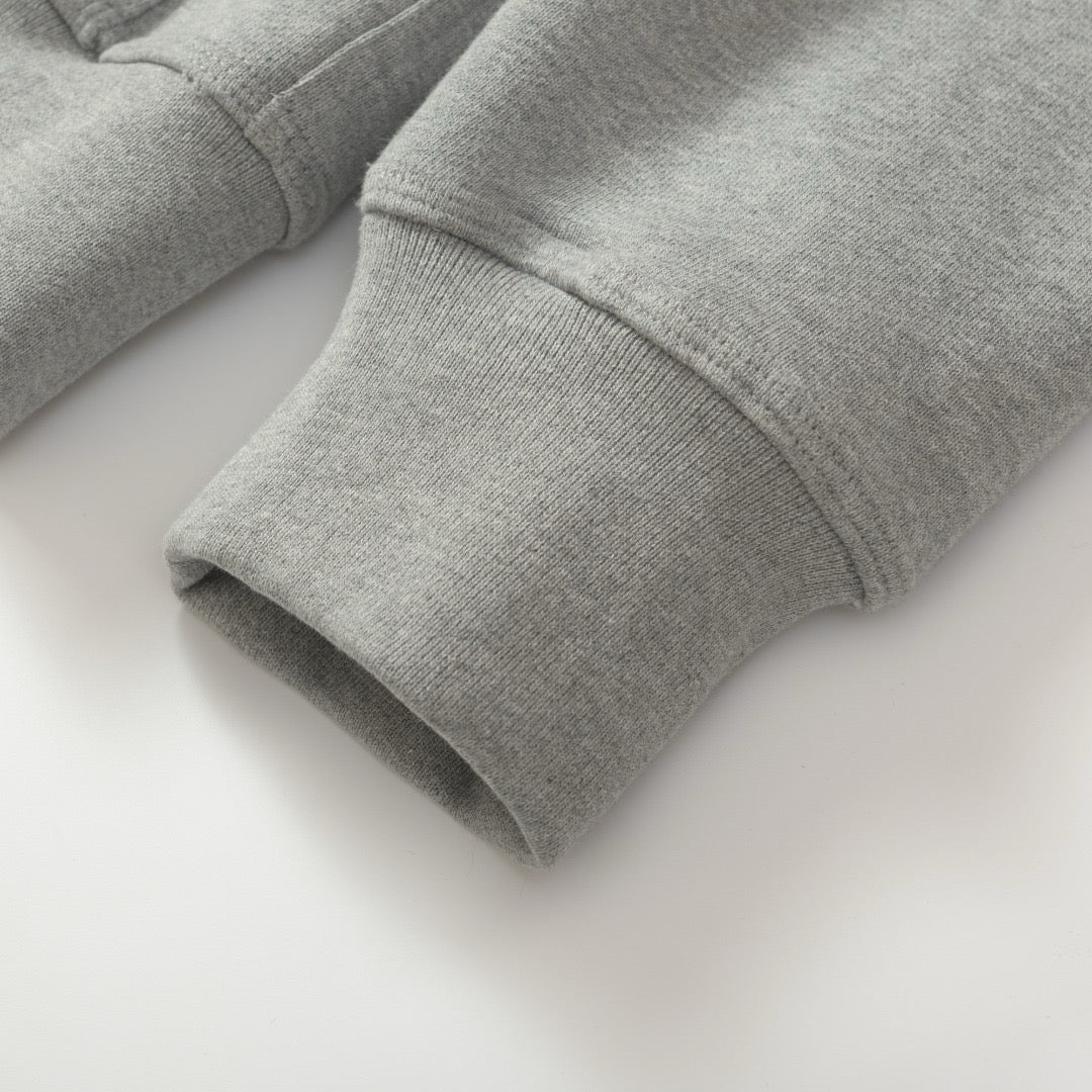 Schwarze und graue Jacke