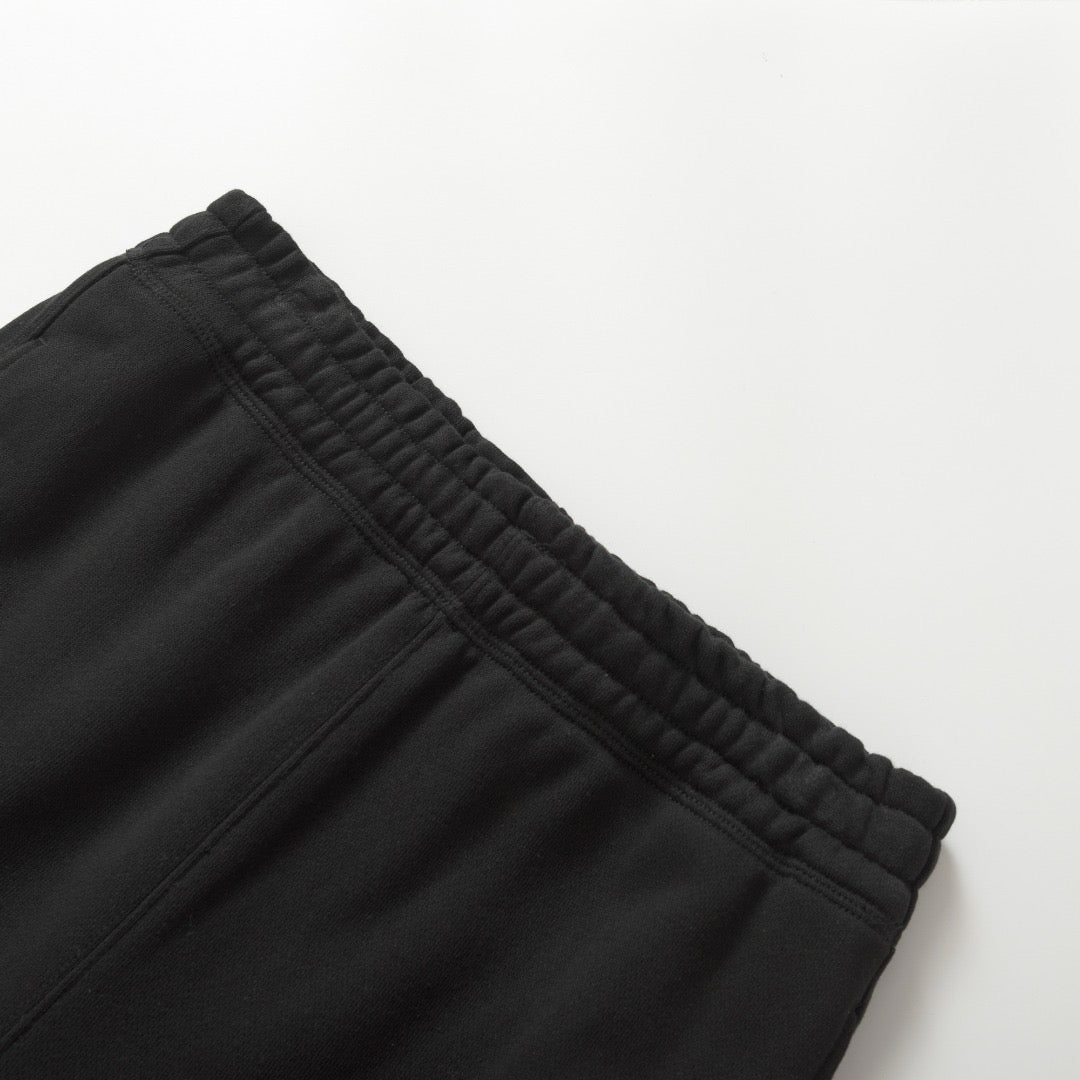 Schwarze und graue Hose