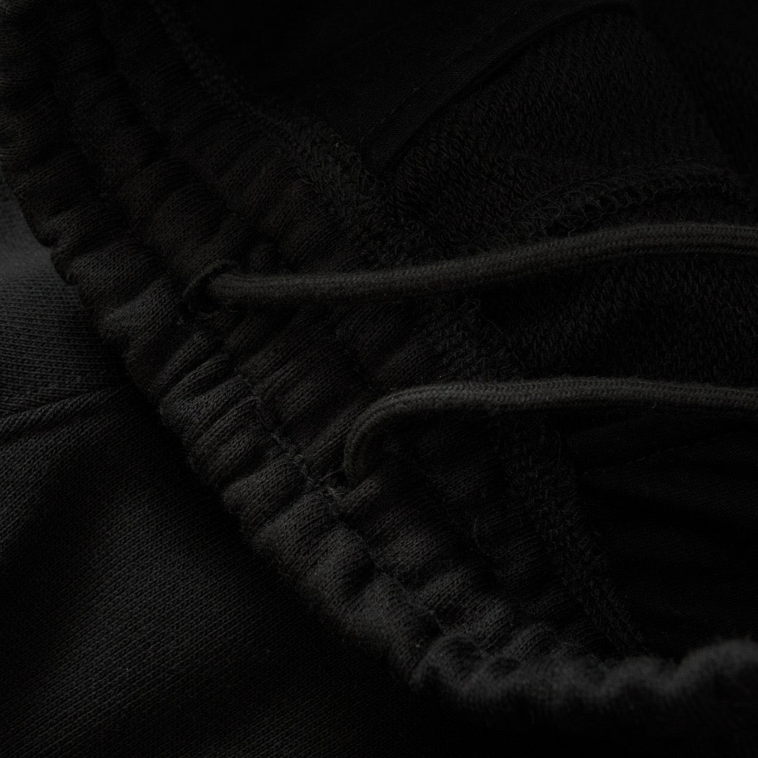 Schwarze und graue Hose