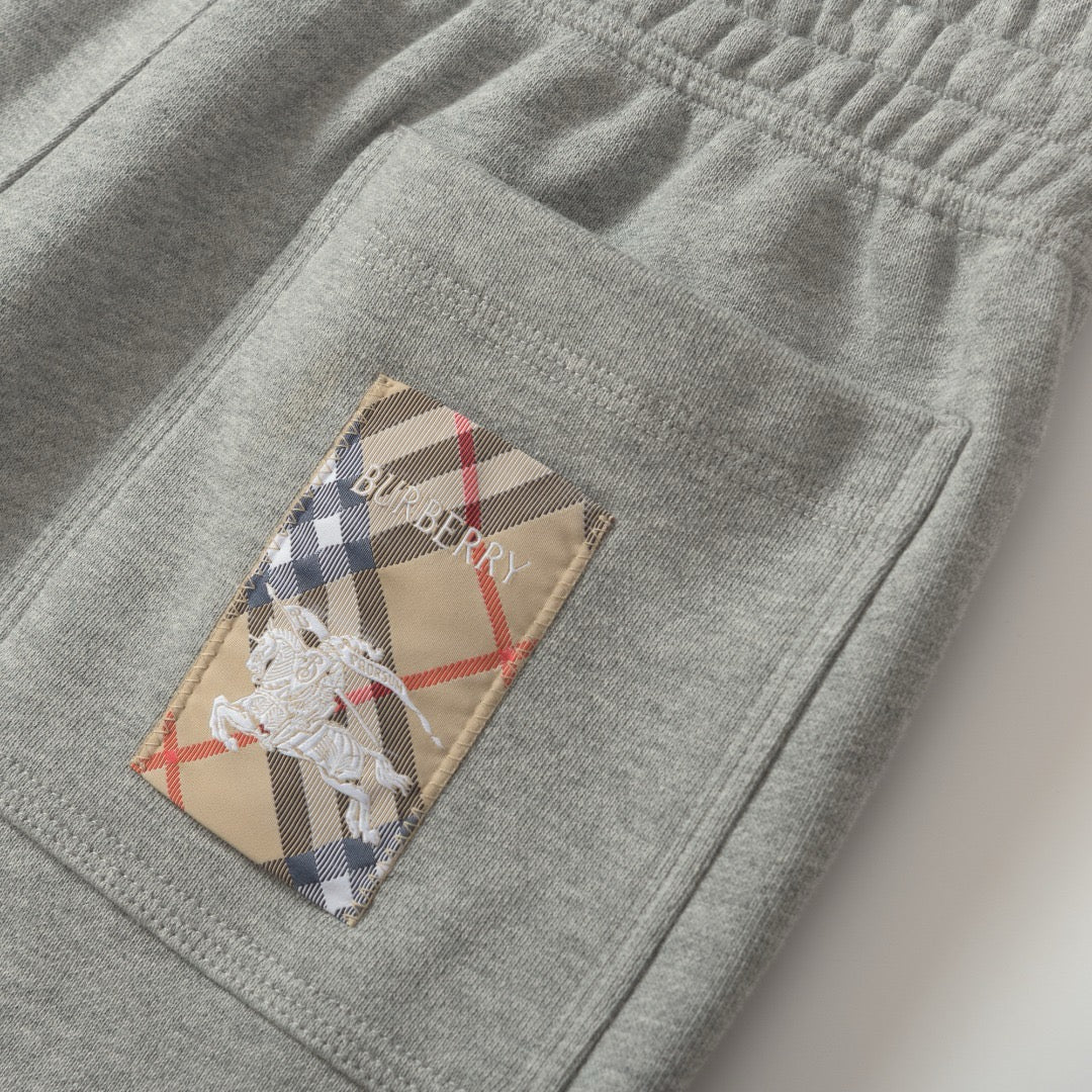 Schwarze und graue Hose