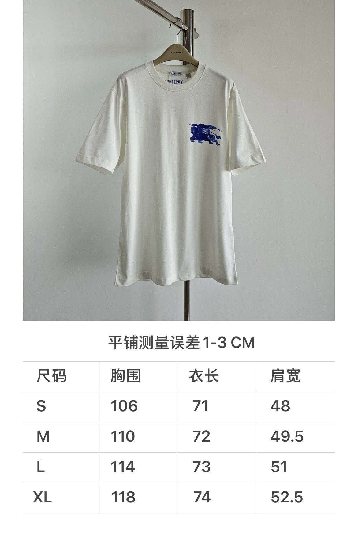 Schwarz-weißes T-Shirt