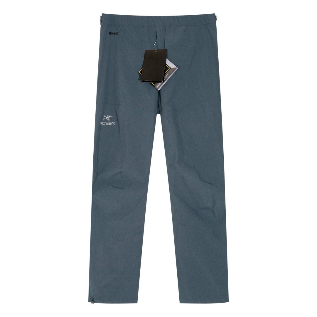 Blaue und schwarze Hose