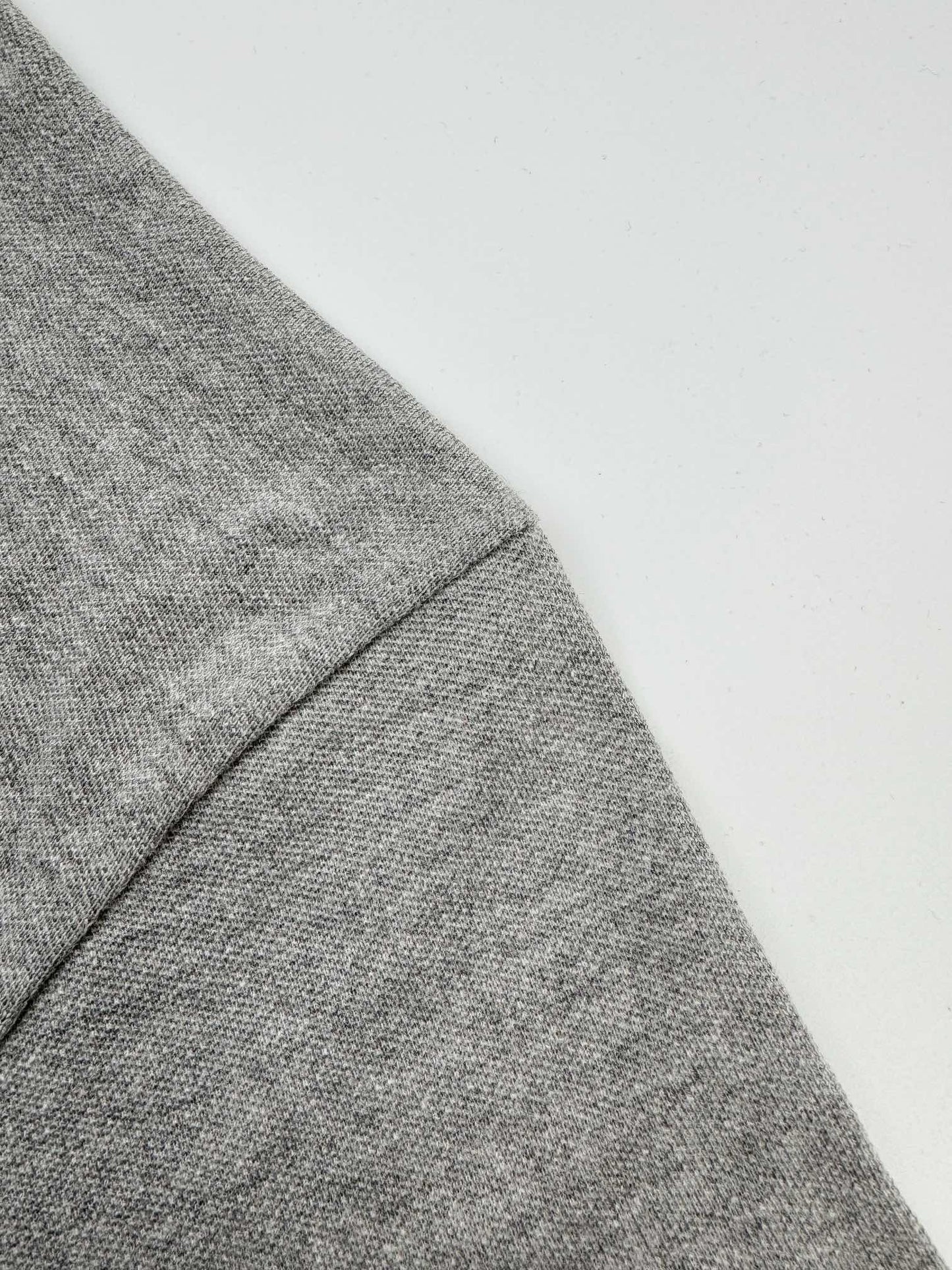 تي شيرت أسود ورمادي