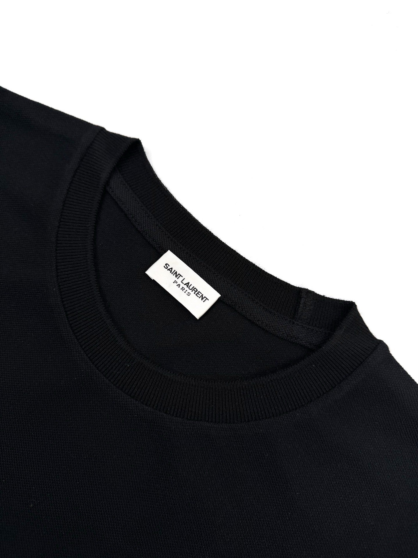 تي شيرت أسود ورمادي