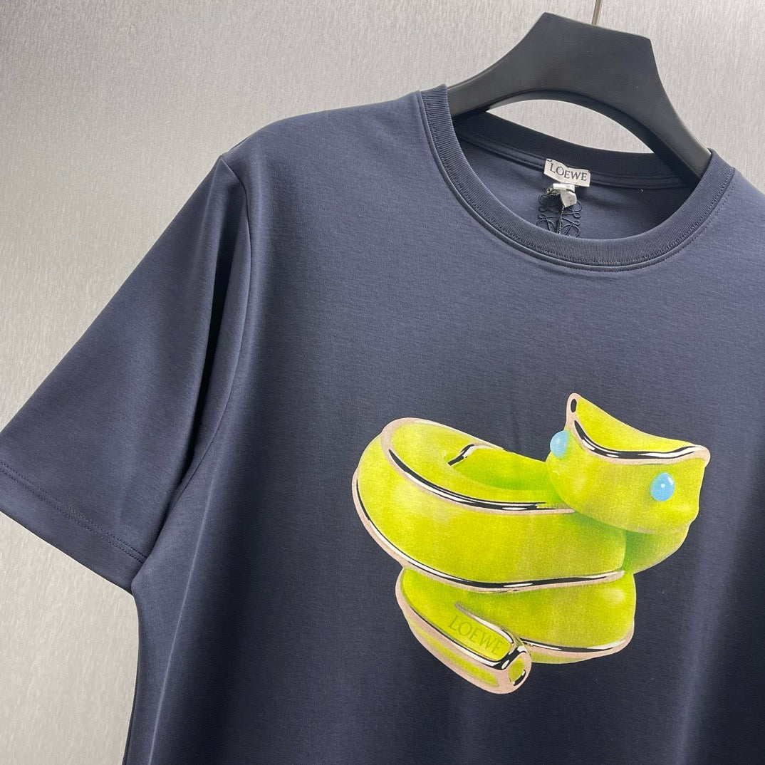 تي شيرت أزرق وأبيض