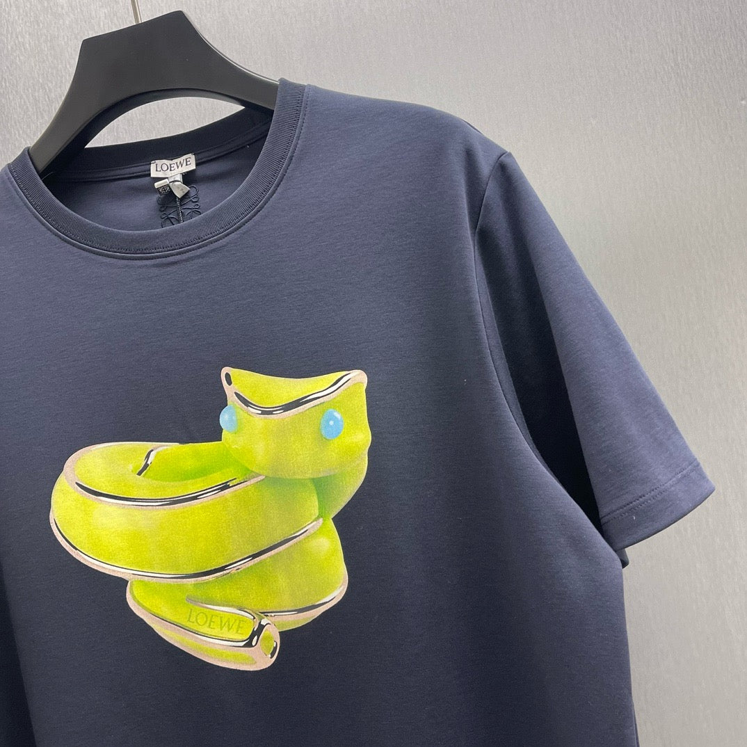 تي شيرت أزرق وأبيض